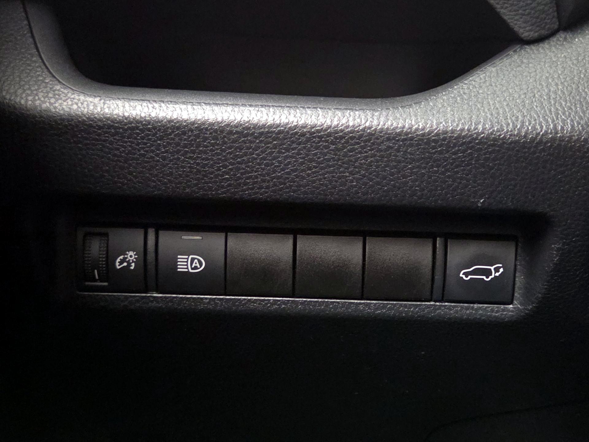 Thumbnail: 2021 Toyota RAV4 - 13