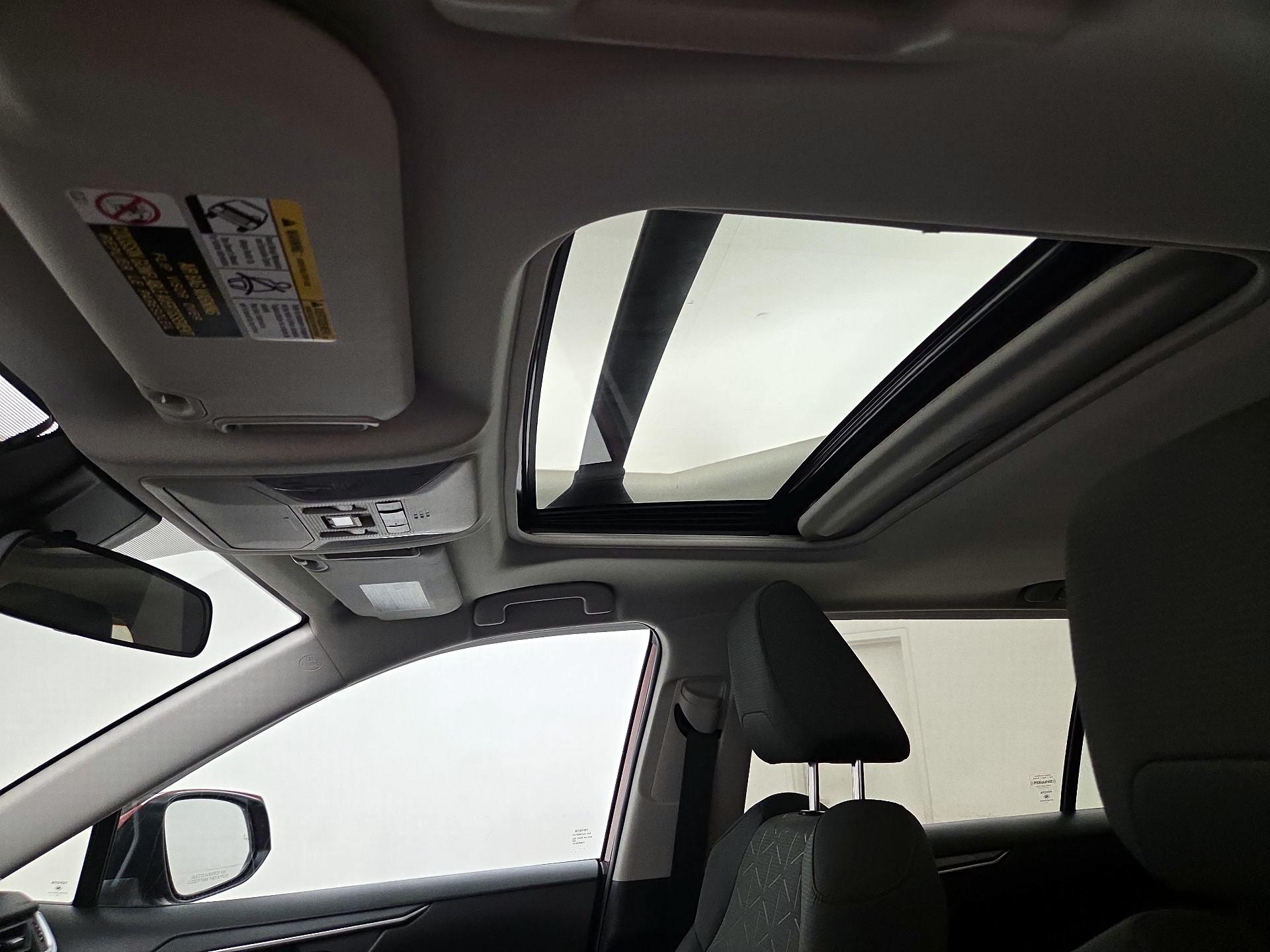 Thumbnail: 2021 Toyota RAV4 - 19