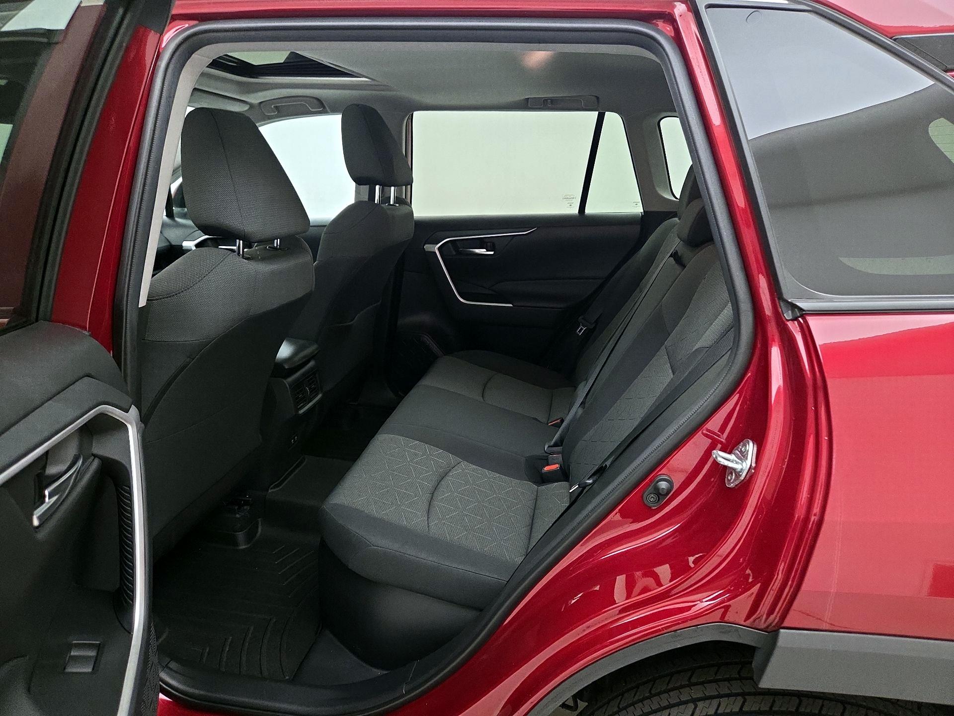 Thumbnail: 2021 Toyota RAV4 - 20