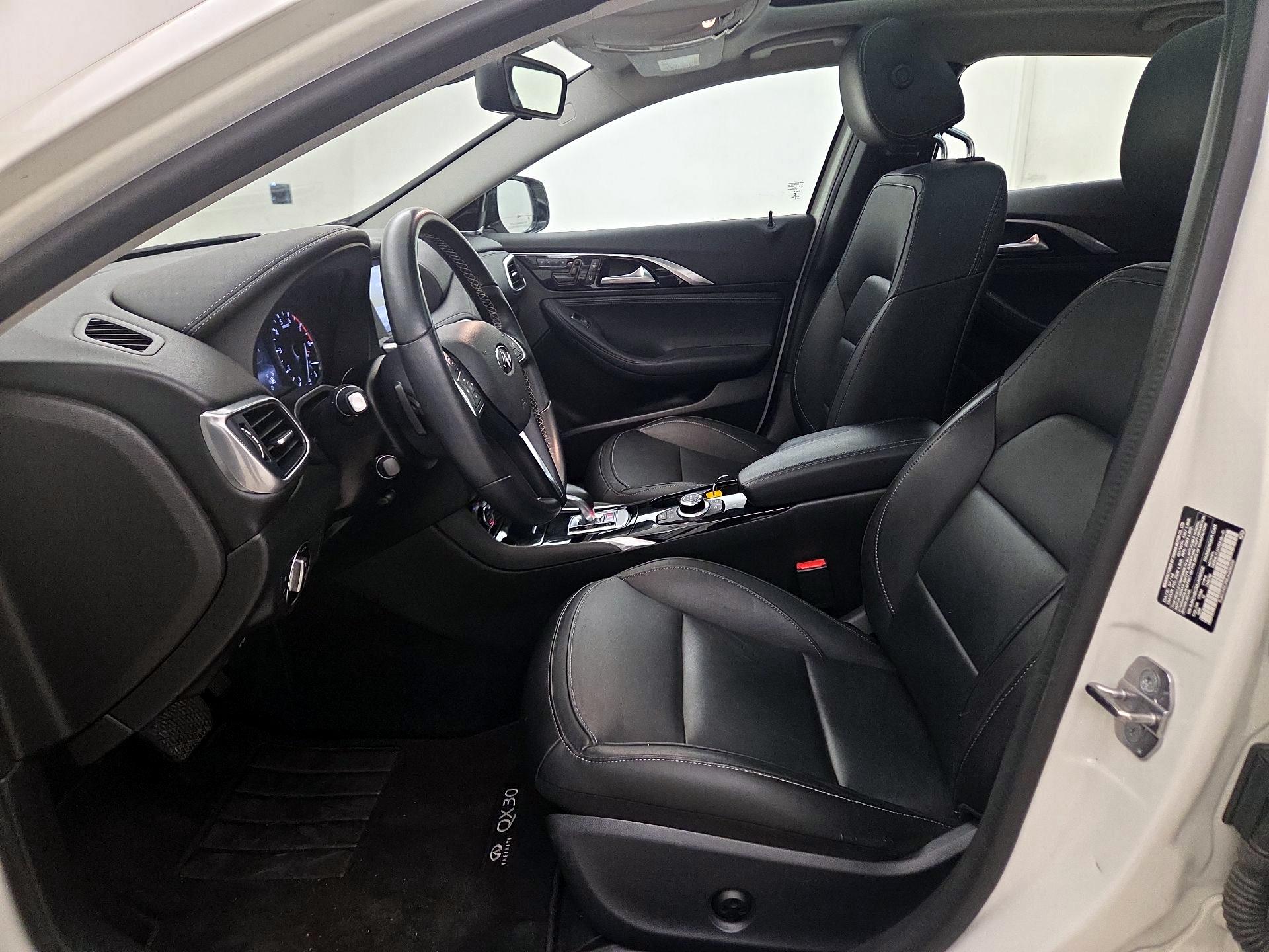 Thumbnail: 2018 INFINITI QX30 - 11