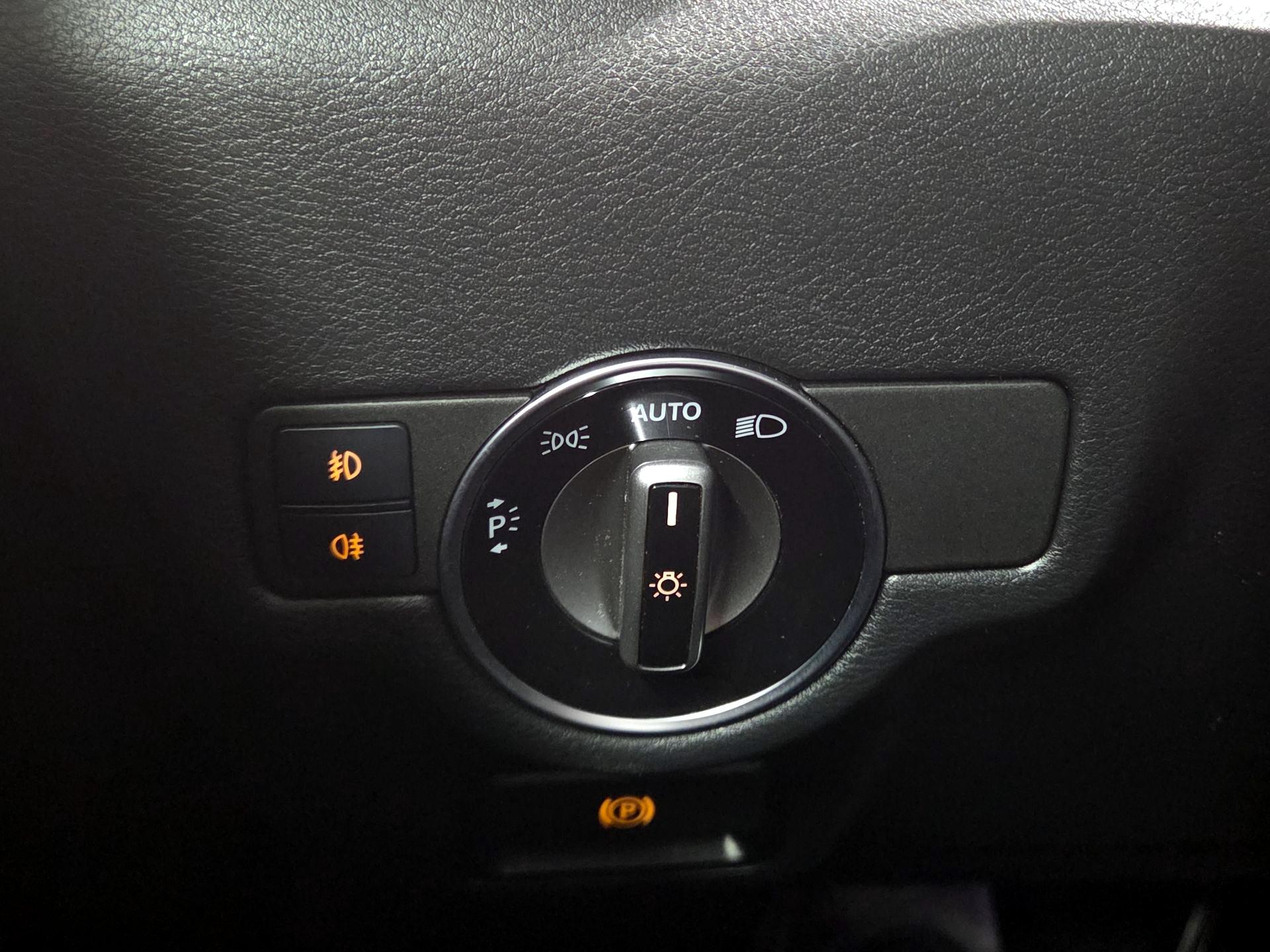Thumbnail: 2018 INFINITI QX30 - 13
