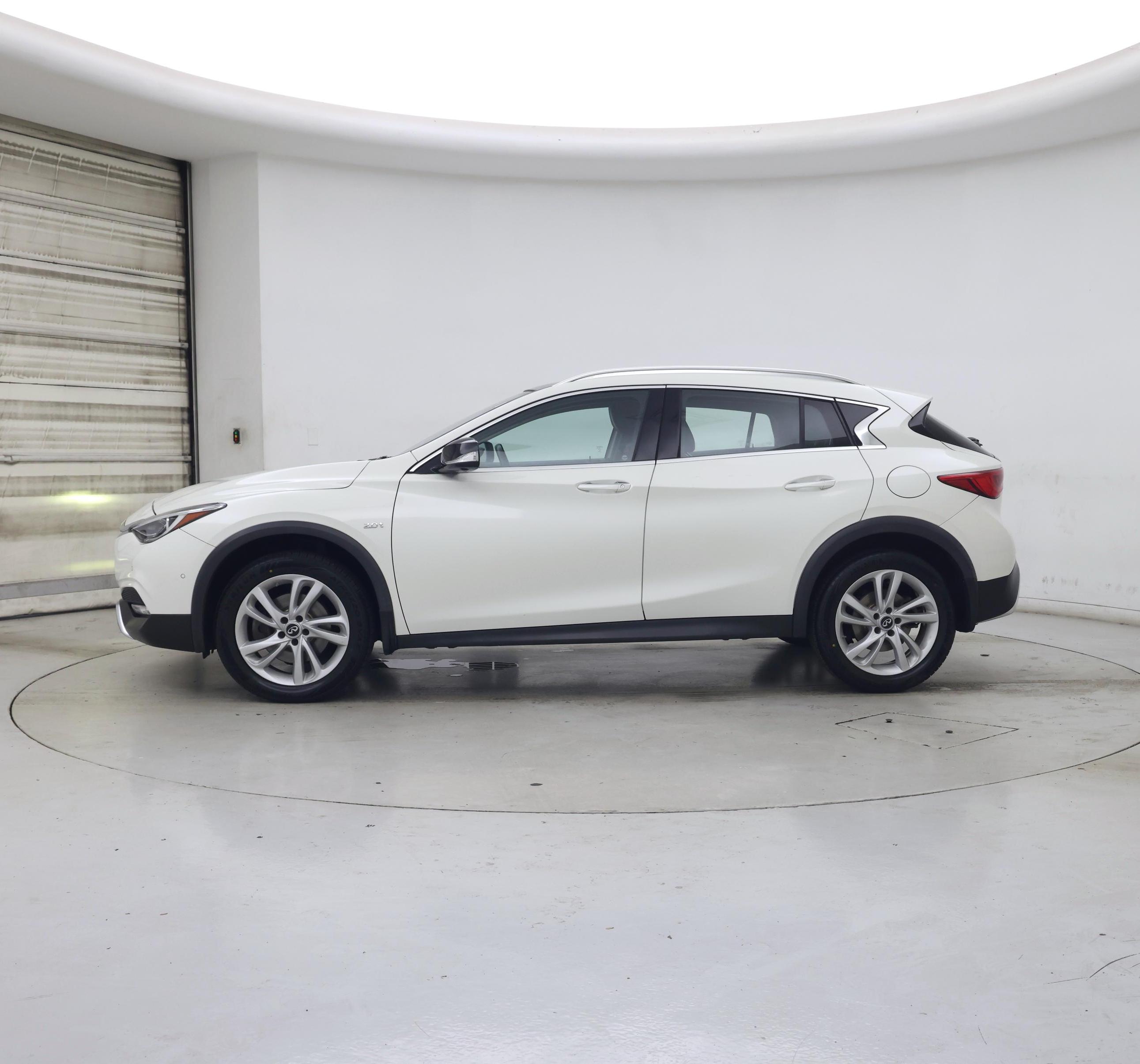 Thumbnail: 2018 INFINITI QX30 - 3