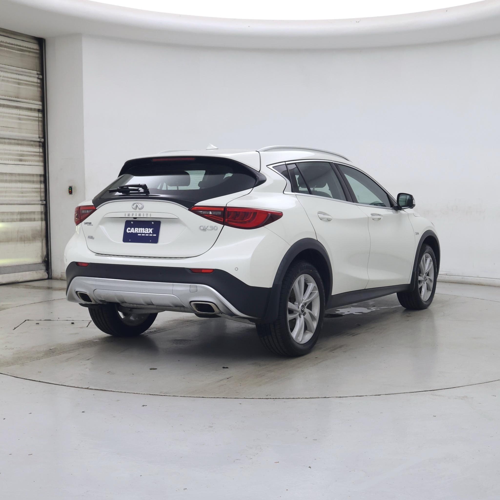 Thumbnail: 2018 INFINITI QX30 - 8