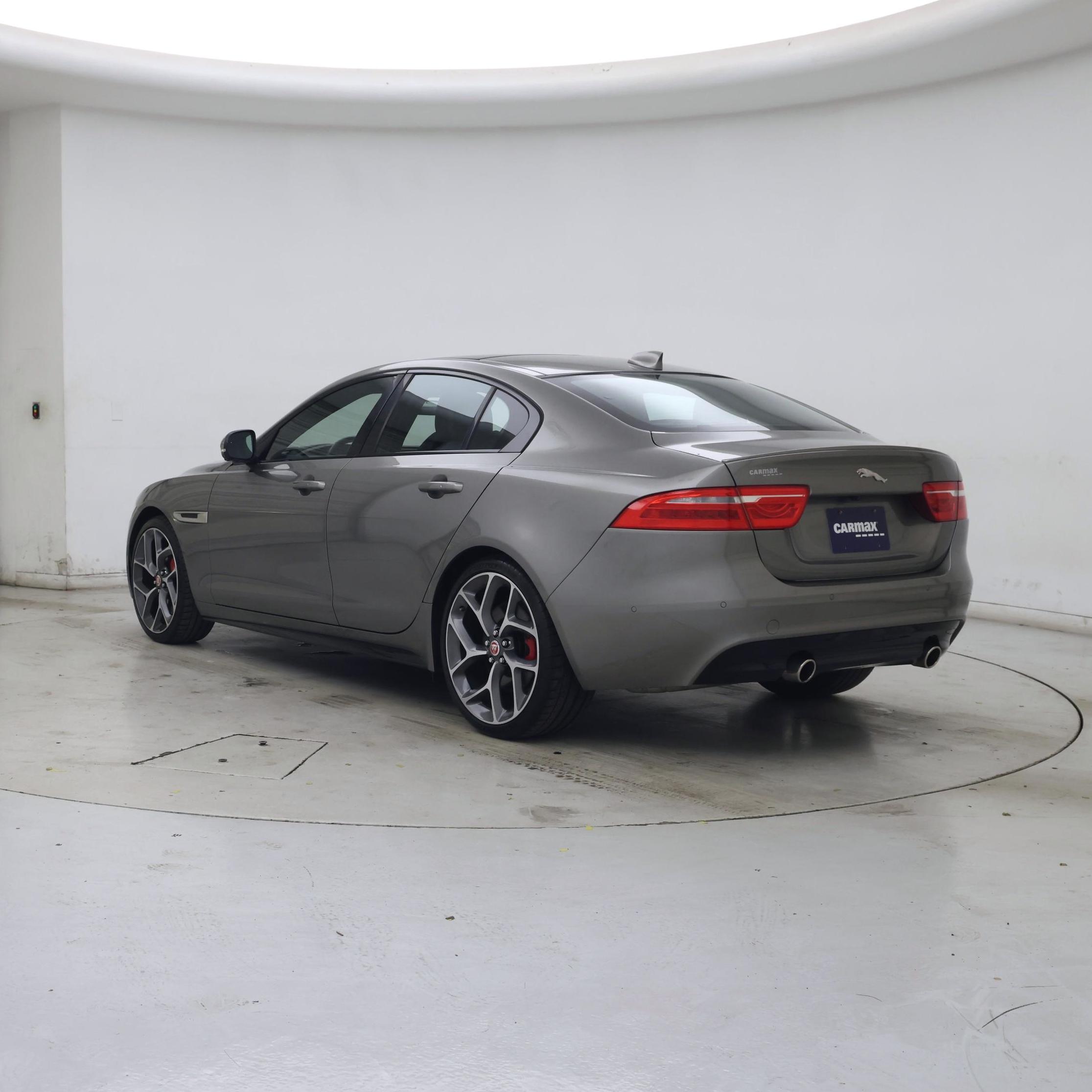 Thumbnail: 2018 Jaguar XE - 2