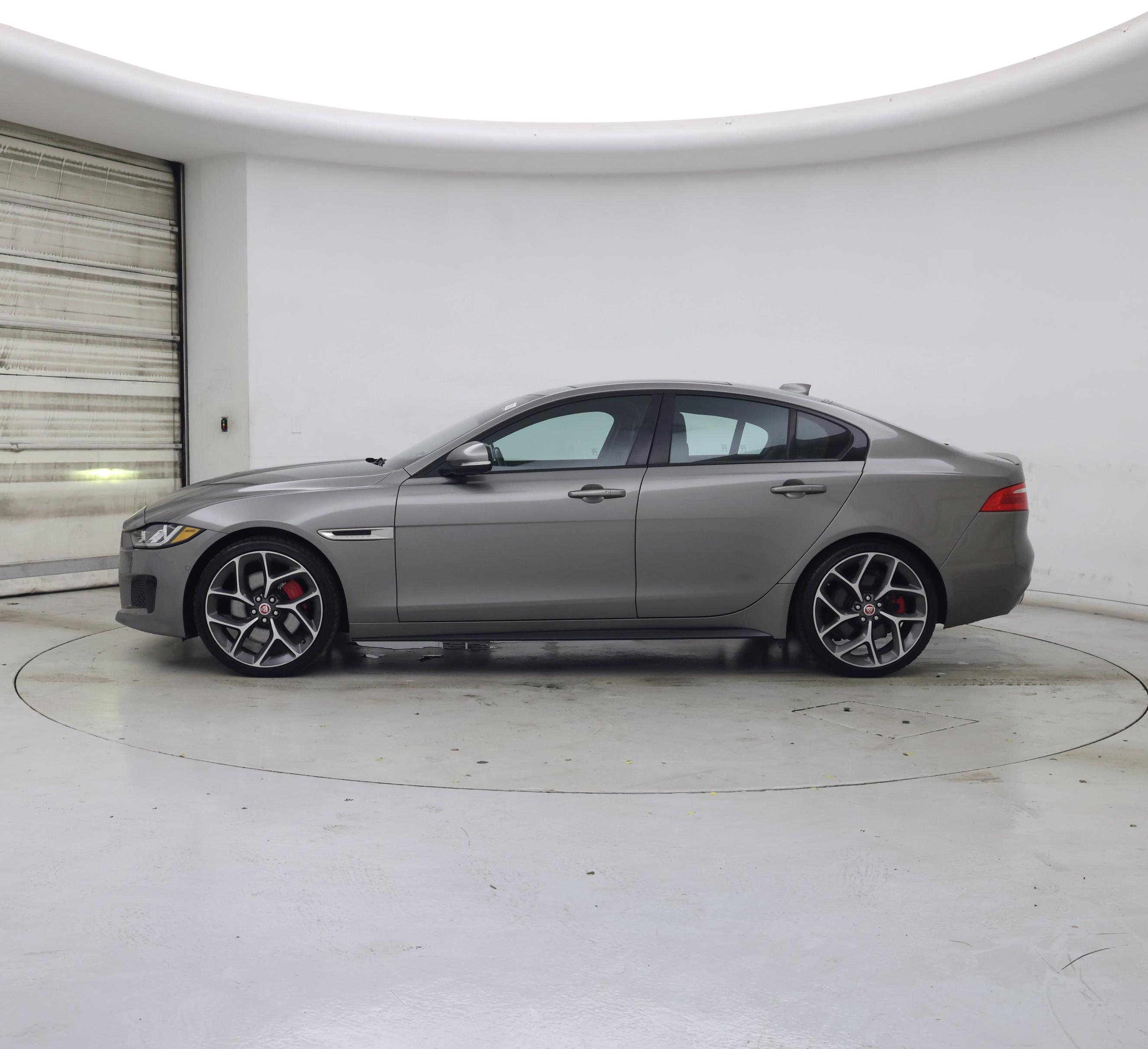 Thumbnail: 2018 Jaguar XE - 3