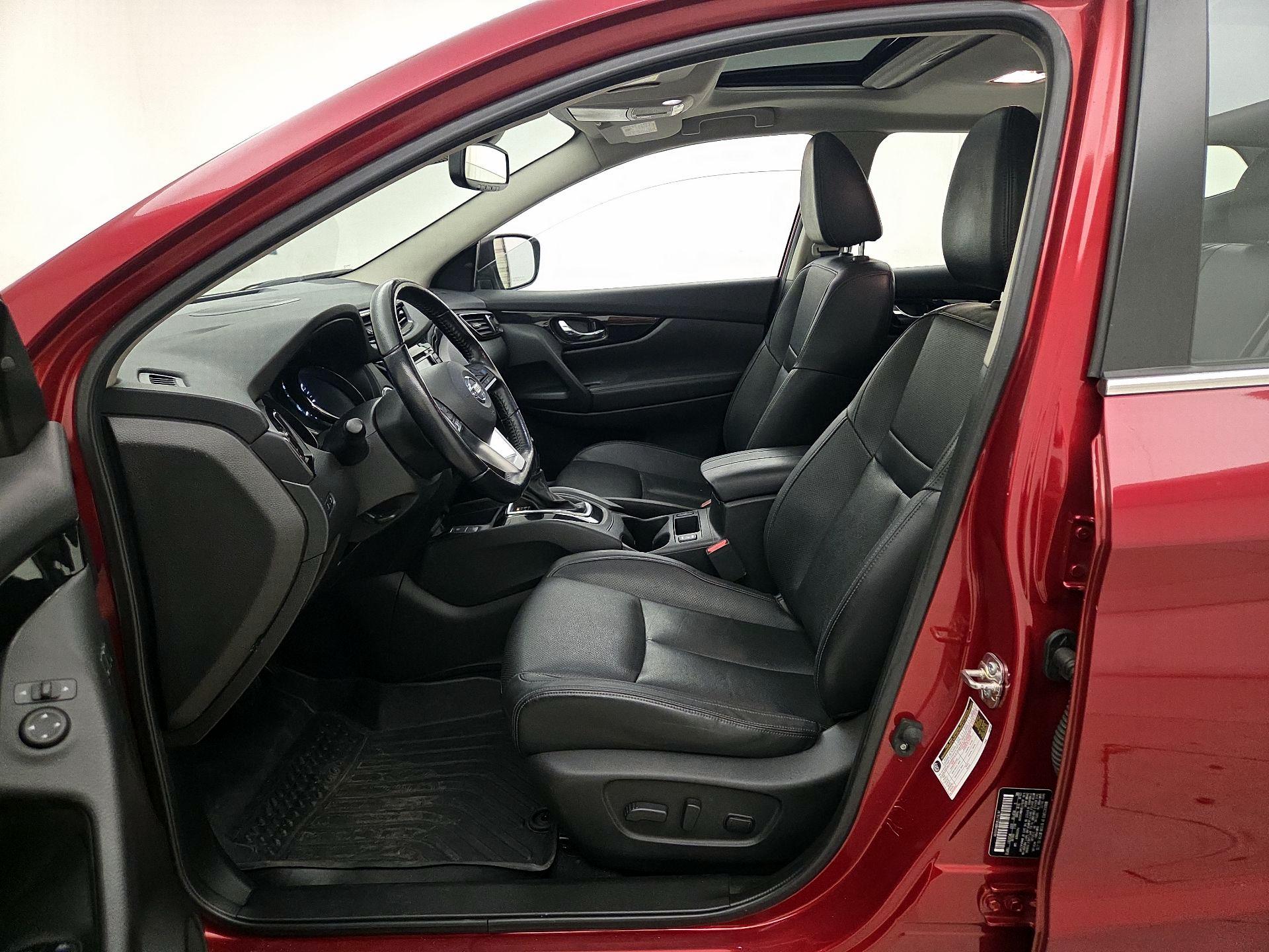 Thumbnail: 2021 Nissan Rogue Sport - 11