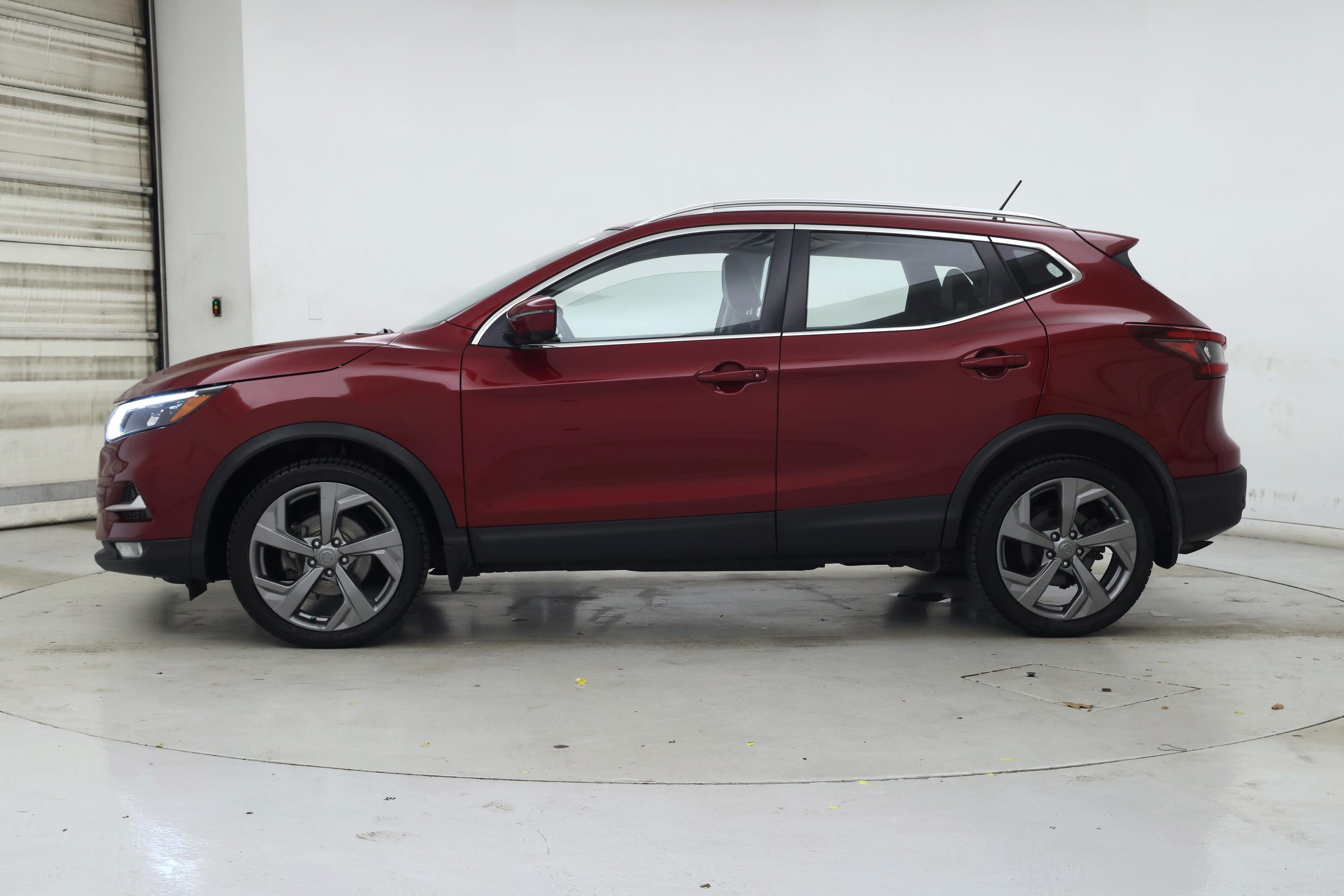 Thumbnail: 2021 Nissan Rogue Sport - 3