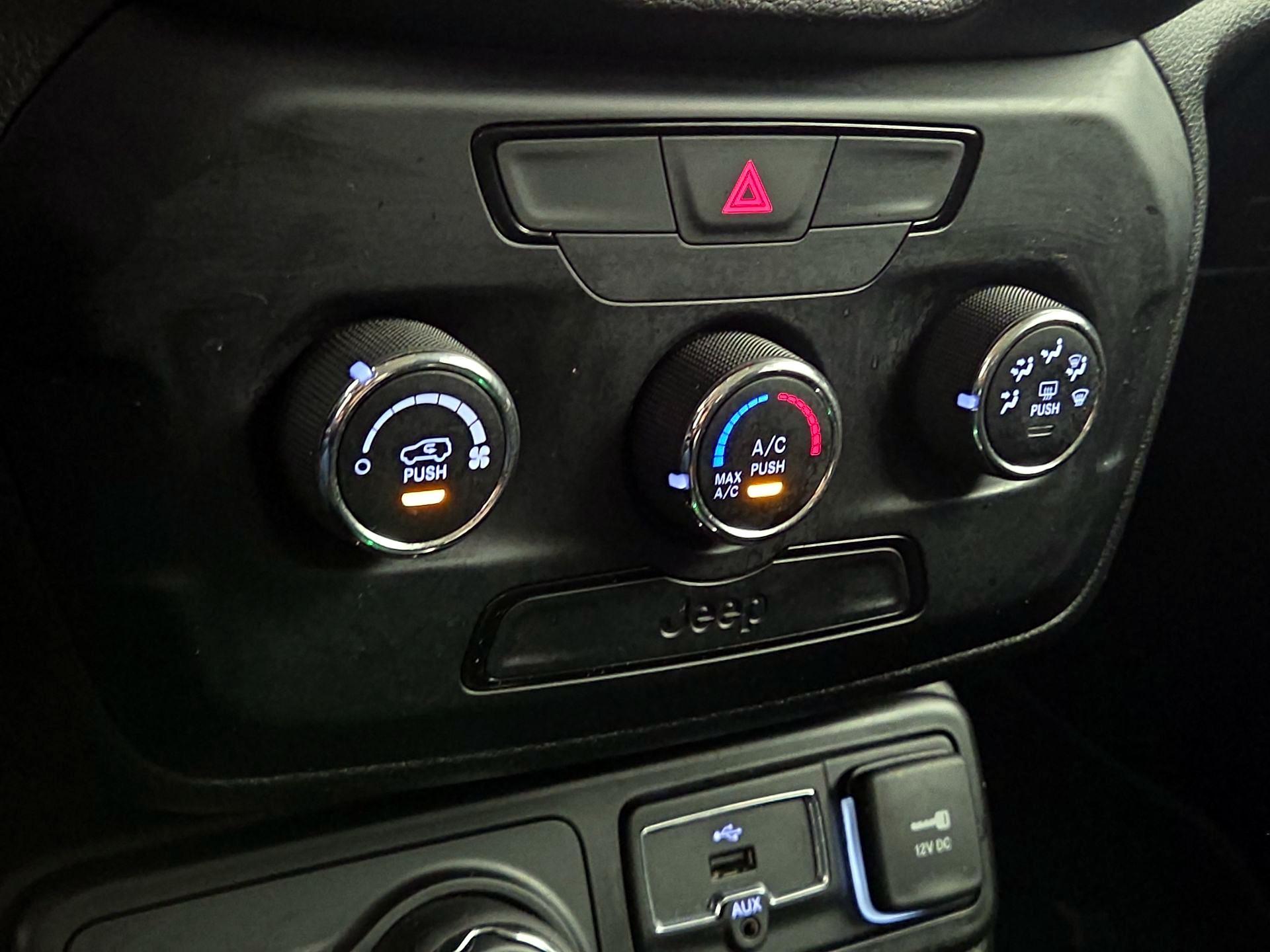 Thumbnail: 2020 Jeep Renegade - 16