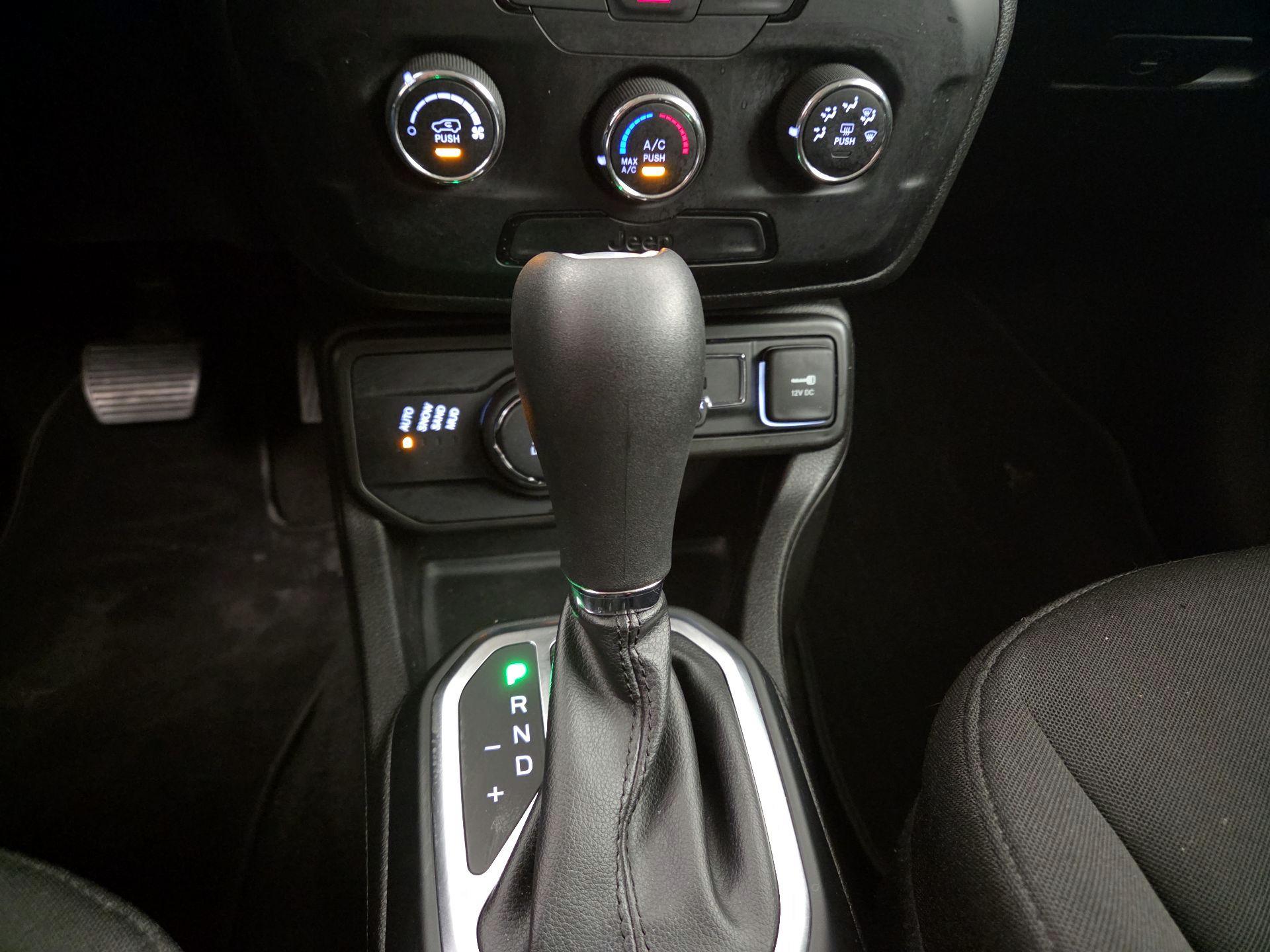 Thumbnail: 2020 Jeep Renegade - 17