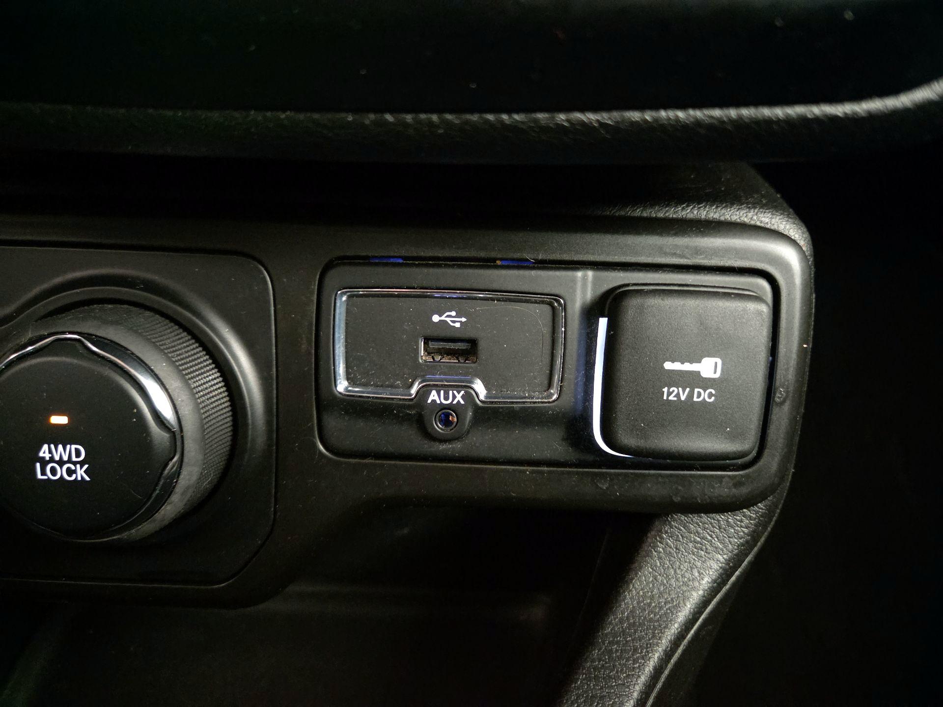 Thumbnail: 2020 Jeep Renegade - 18