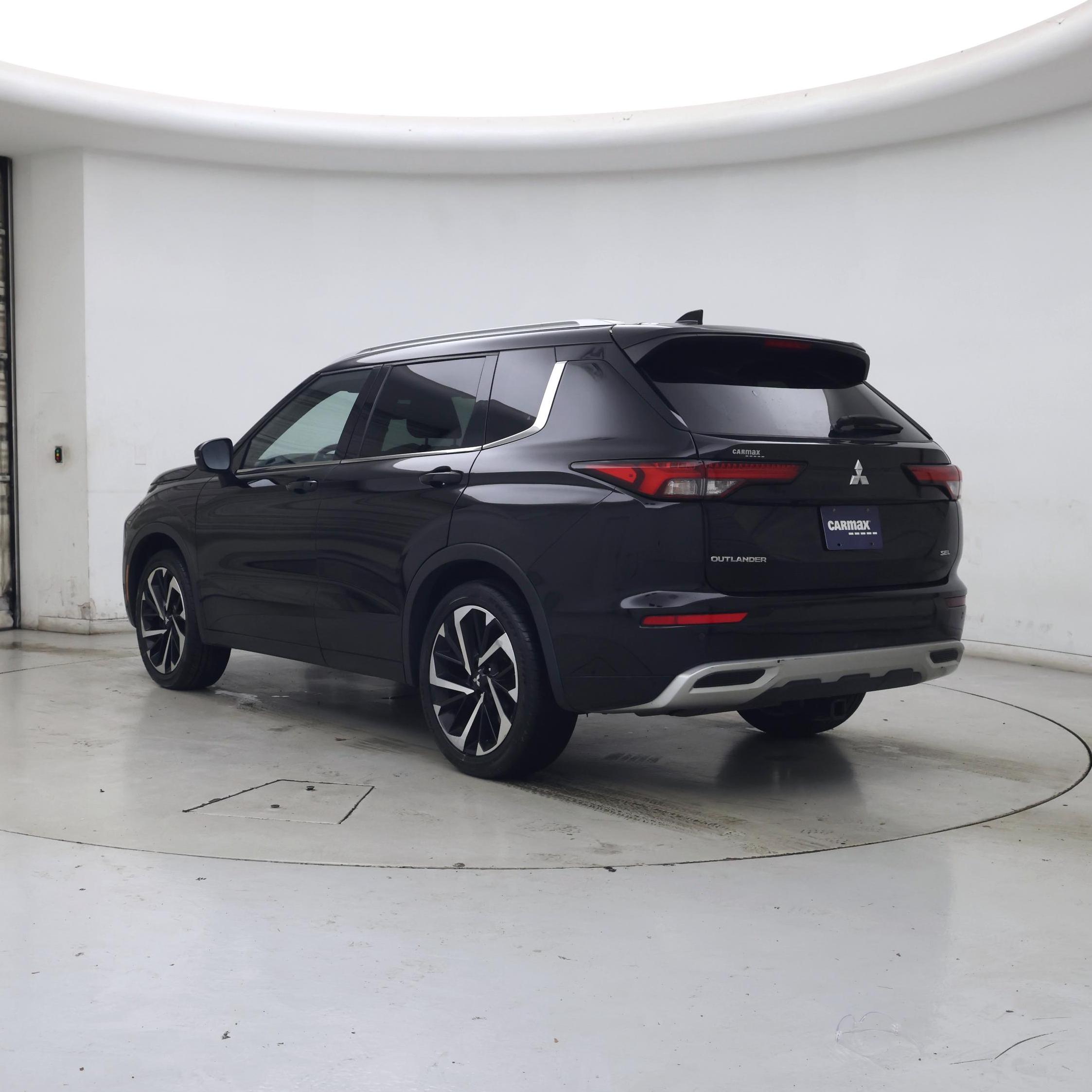 Thumbnail: 2022 Mitsubishi Outlander - 2