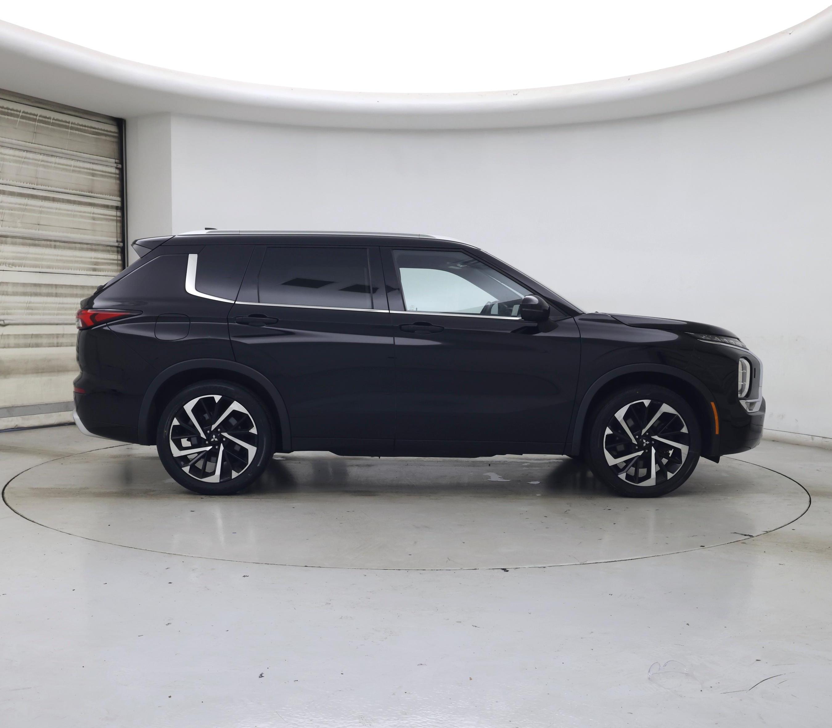 Thumbnail: 2022 Mitsubishi Outlander - 7