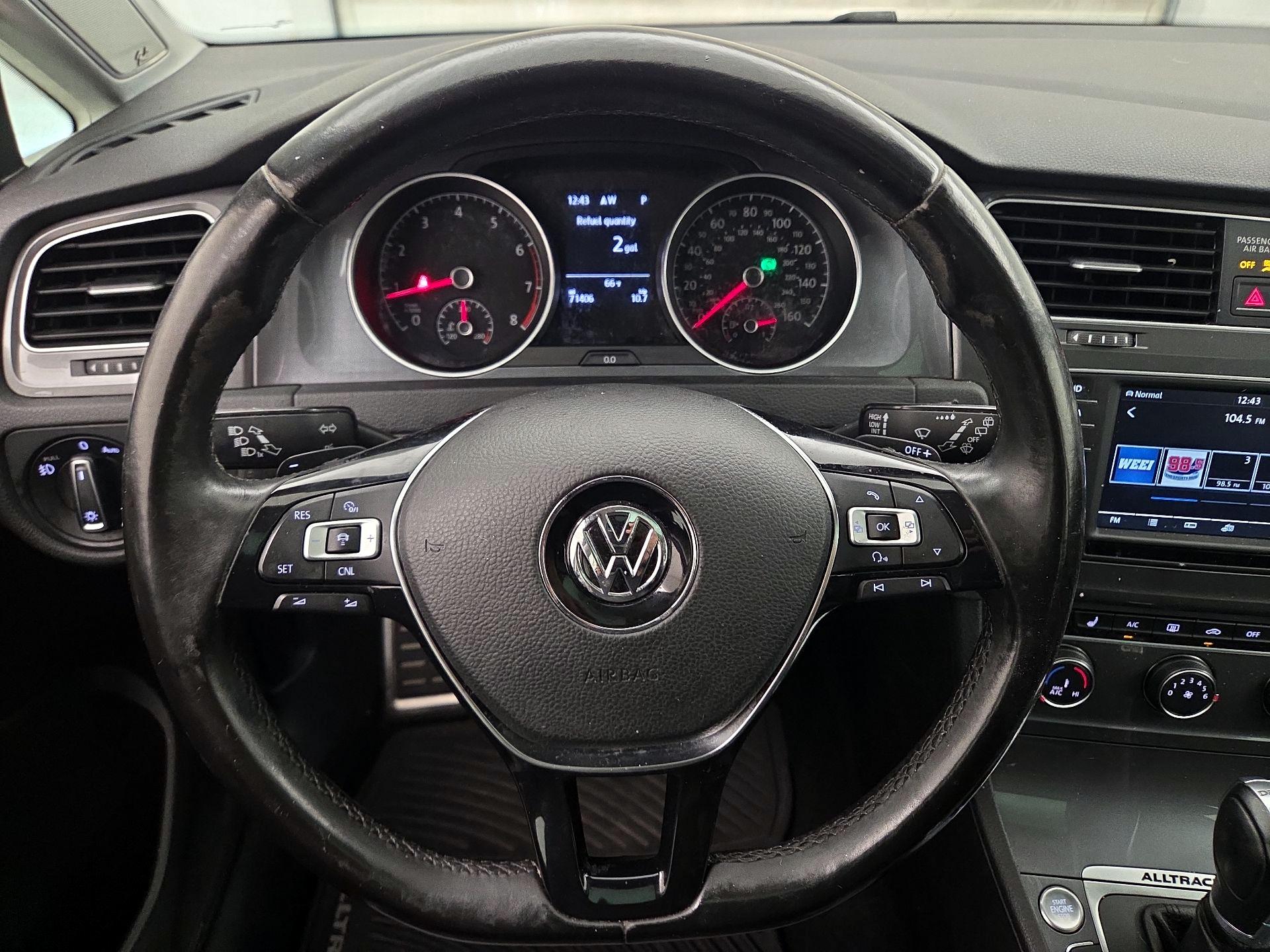 Thumbnail: 2017 Volkswagen Golf - 10