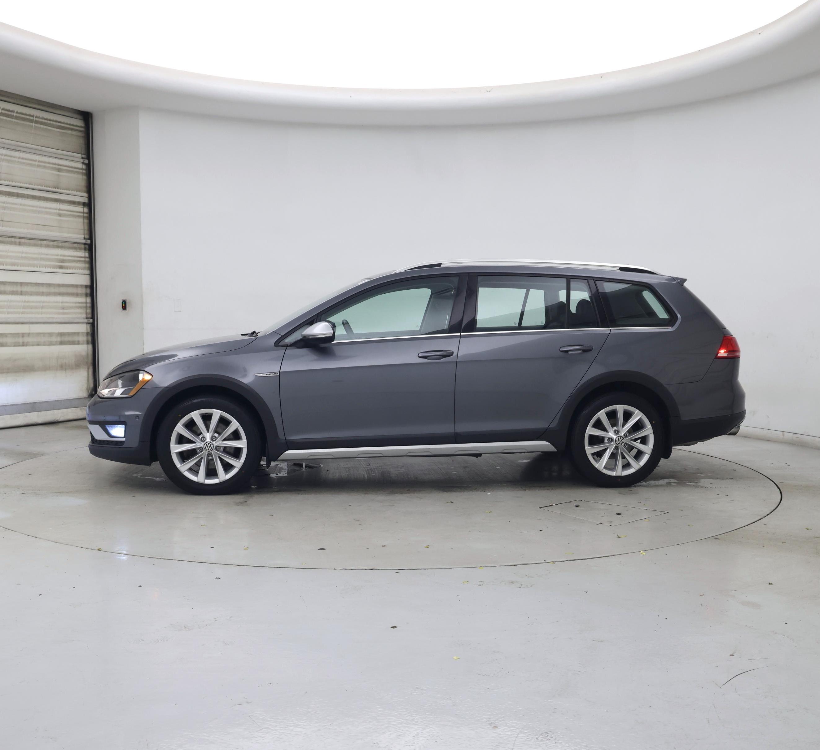 Thumbnail: 2017 Volkswagen Golf - 3