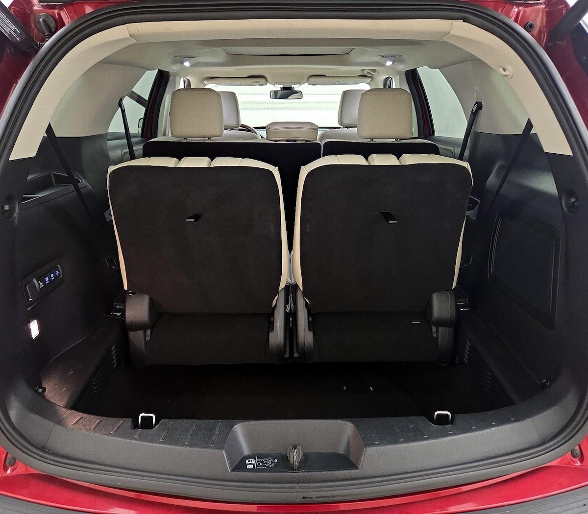 Trunk/Cargo (Seats Up)