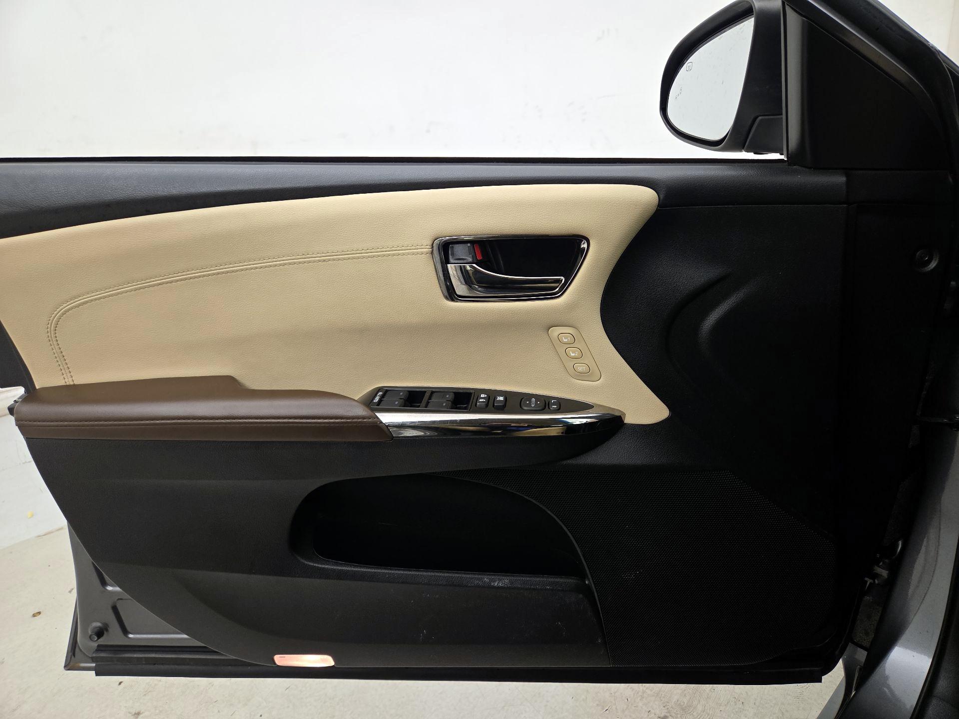 Thumbnail: 2016 Toyota Avalon - 12