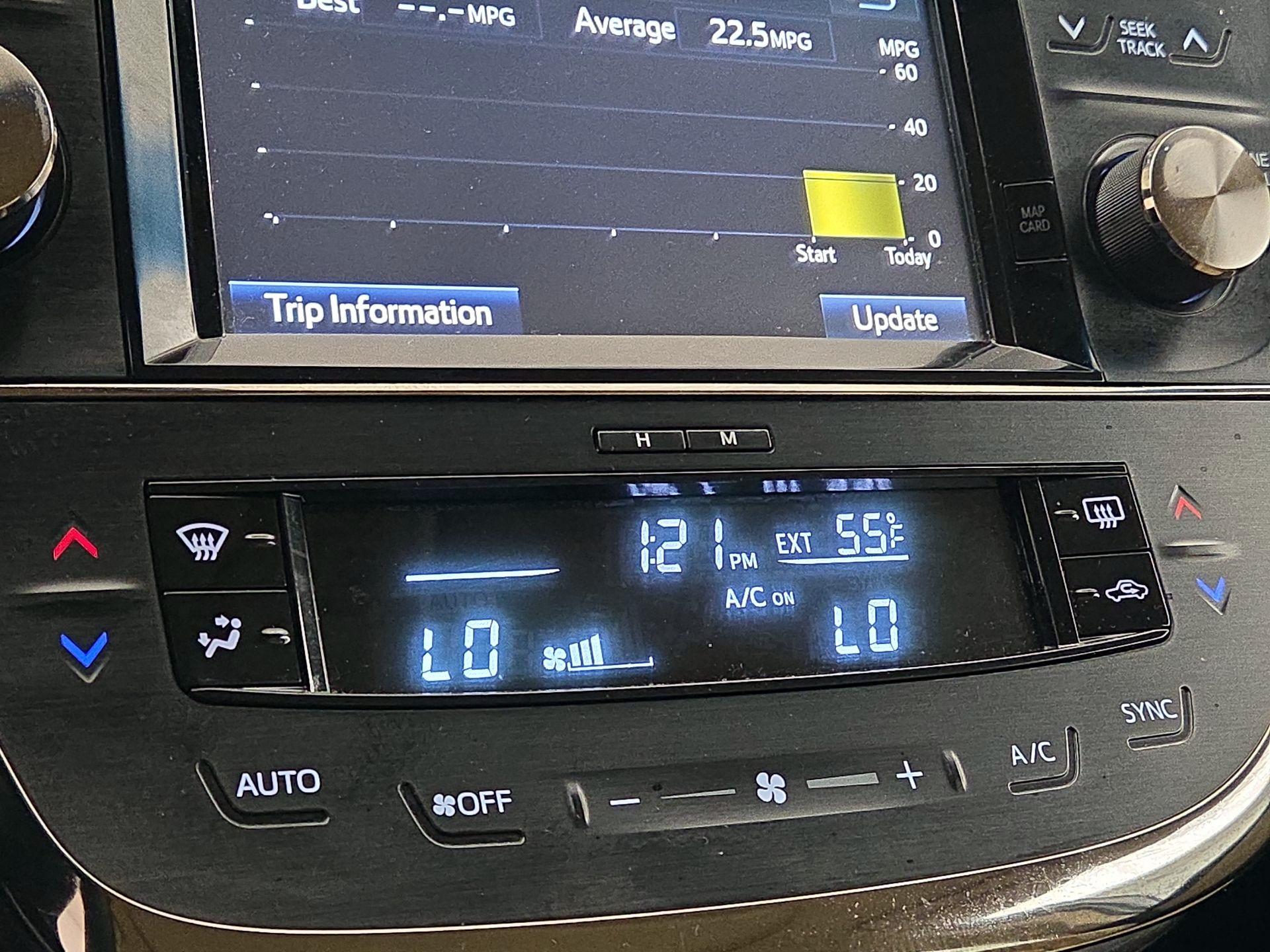 Thumbnail: 2016 Toyota Avalon - 17