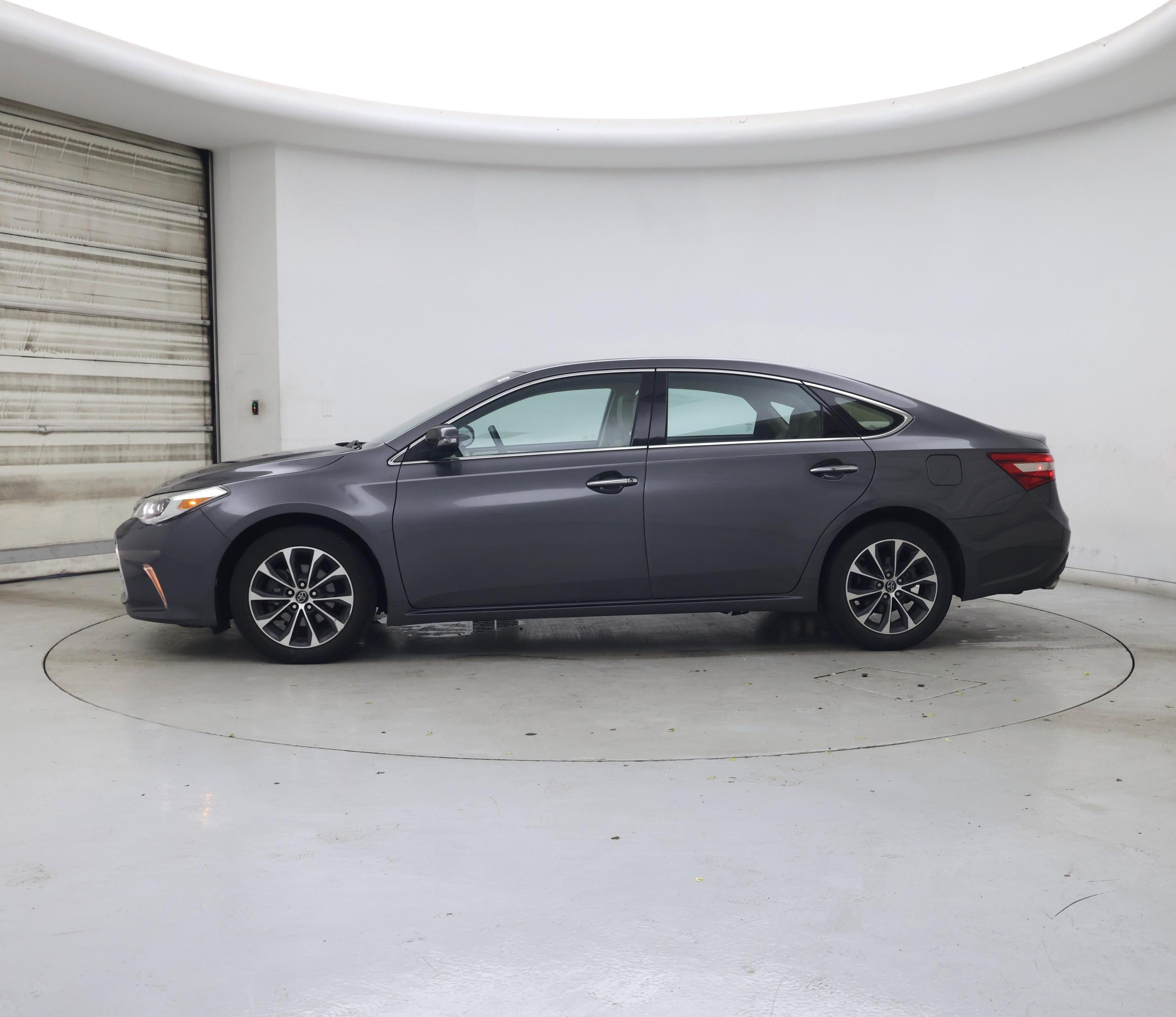 Thumbnail: 2016 Toyota Avalon - 3