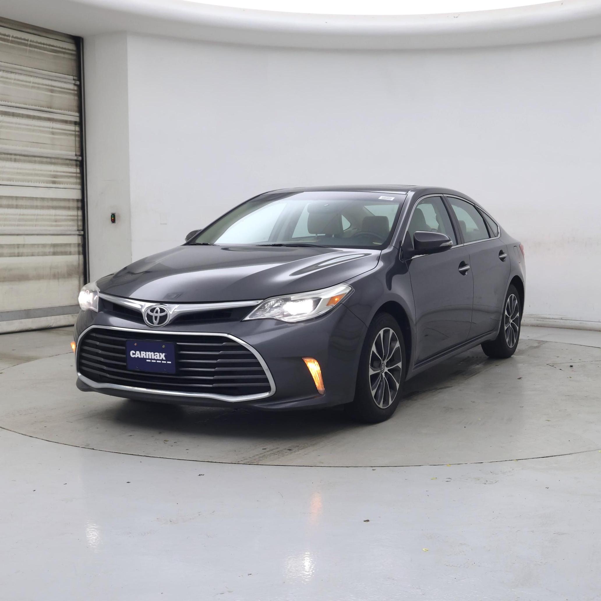 Thumbnail: 2016 Toyota Avalon - 4