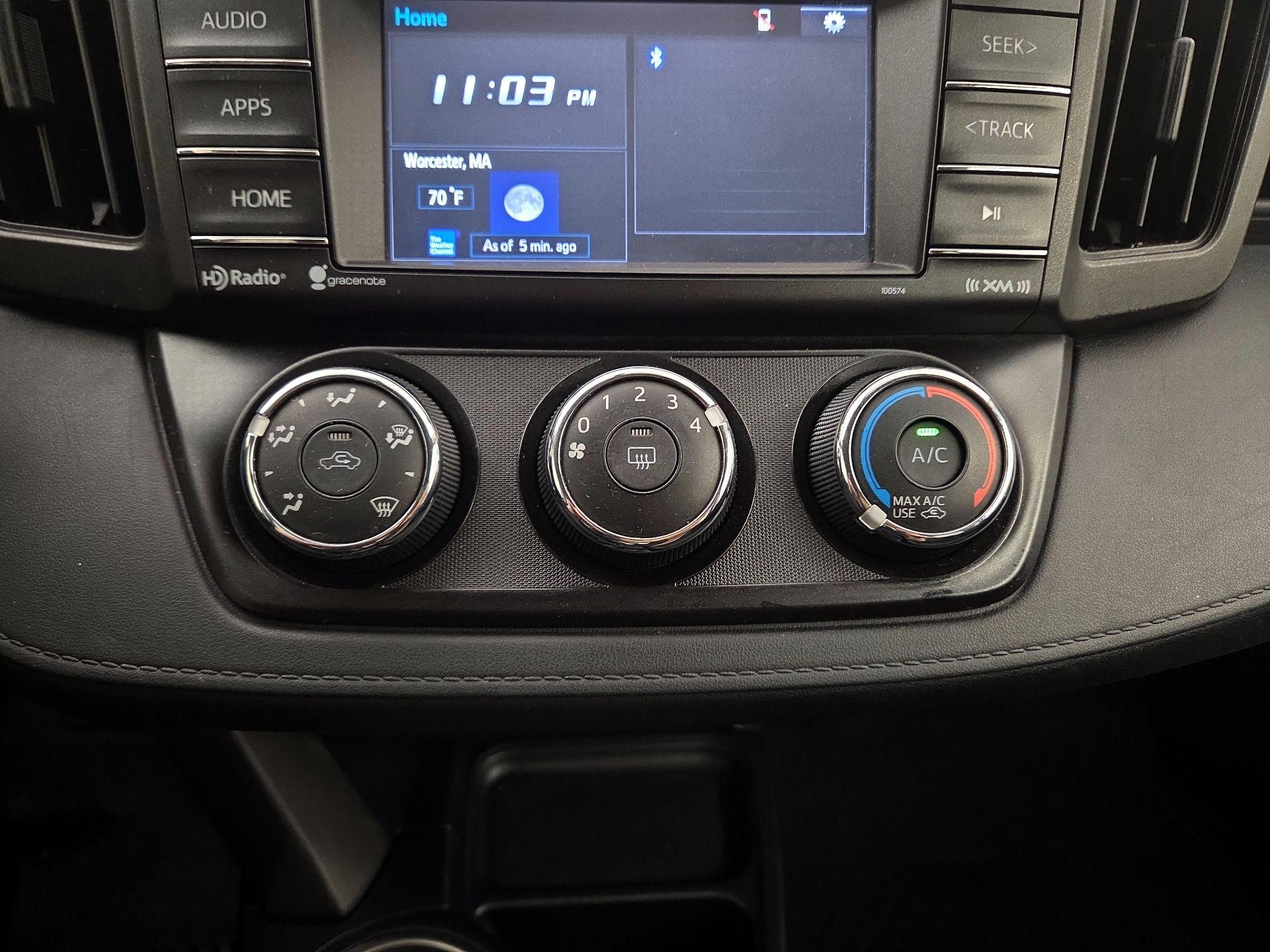 Thumbnail: 2016 Toyota RAV4 - 16