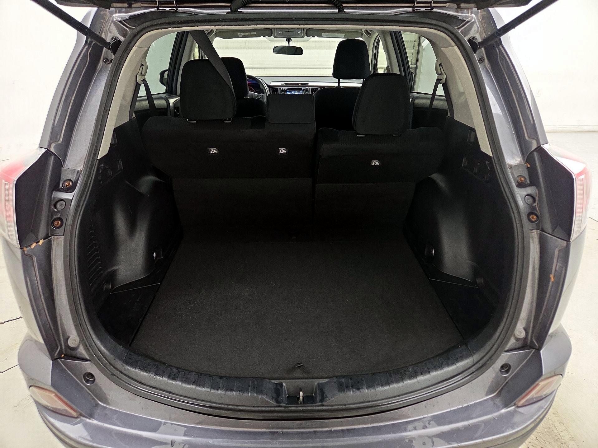 Thumbnail: 2016 Toyota RAV4 - 20