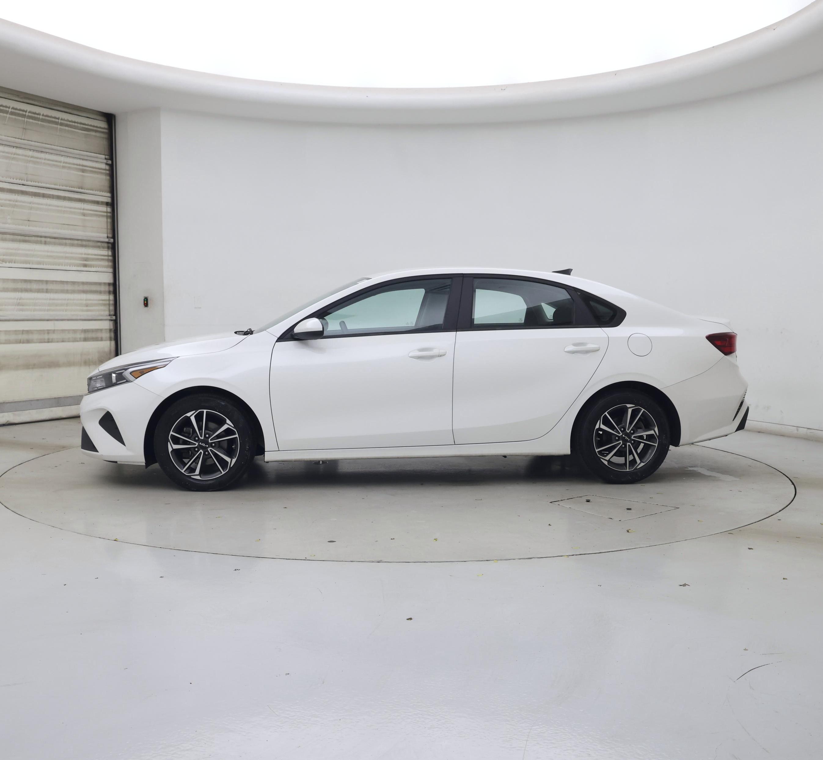 Thumbnail: 2022 Kia Forte - 3