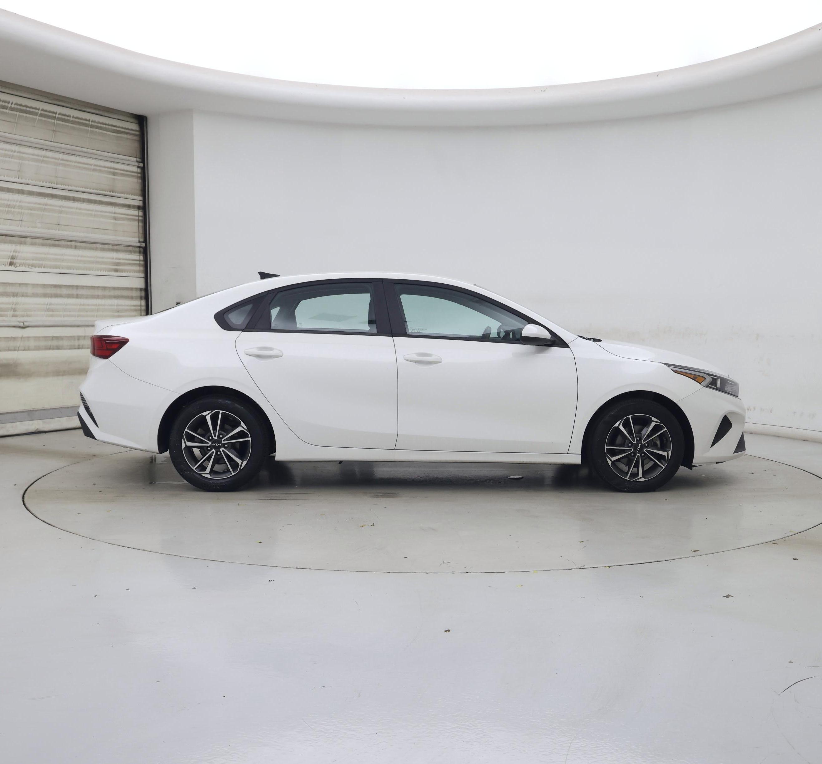 Thumbnail: 2022 Kia Forte - 7
