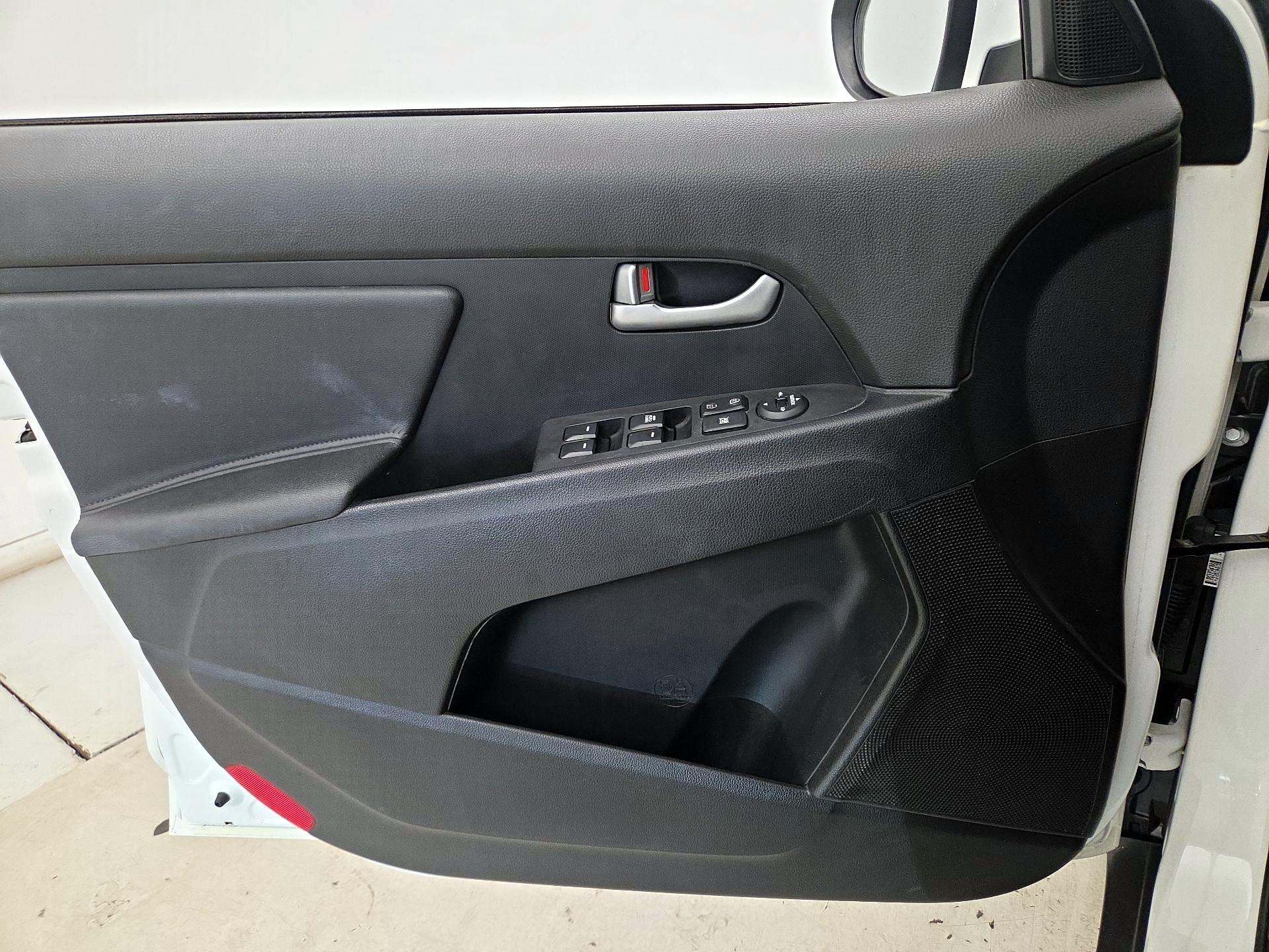Thumbnail: 2016 Kia Sportage - 12