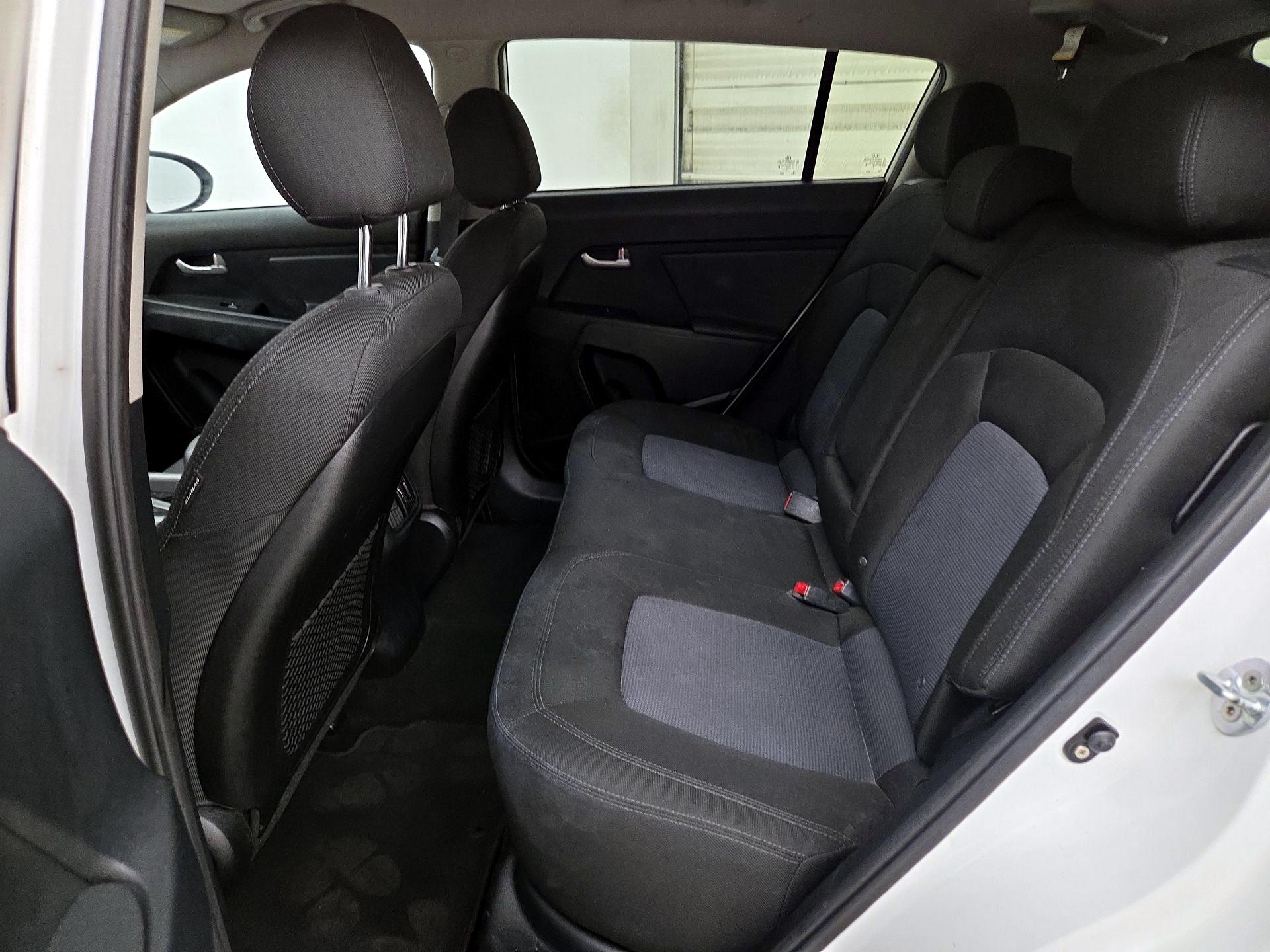 Thumbnail: 2016 Kia Sportage - 18