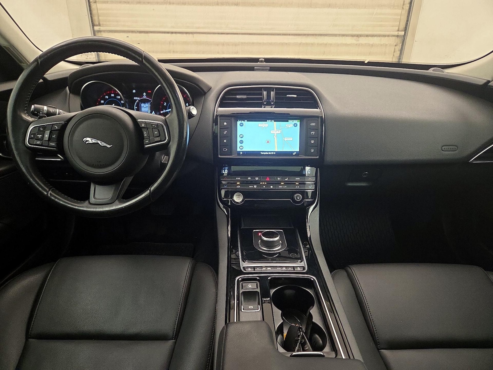 2018 Jaguar XE Premium - Photo 10