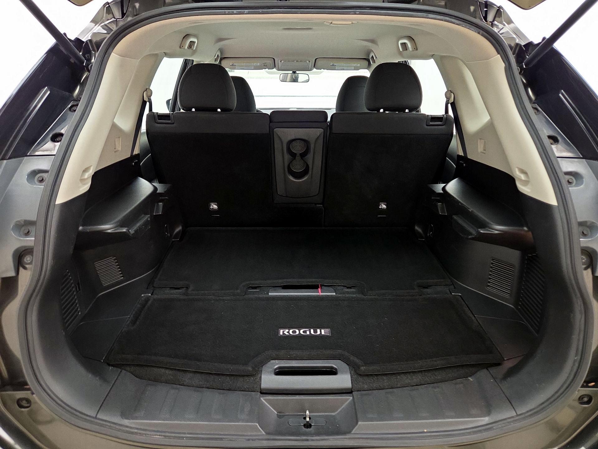 Thumbnail: 2016 Nissan Rogue - 18