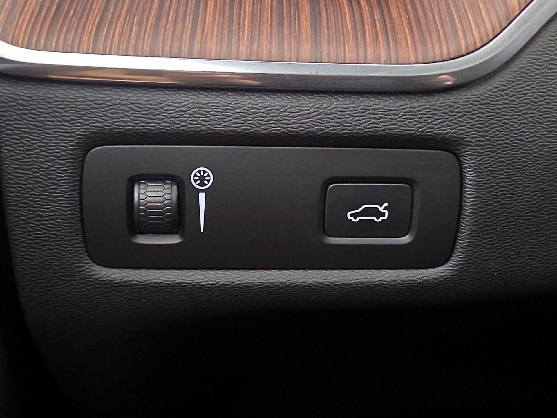 Thumbnail: 2020 Volvo XC60 - 13