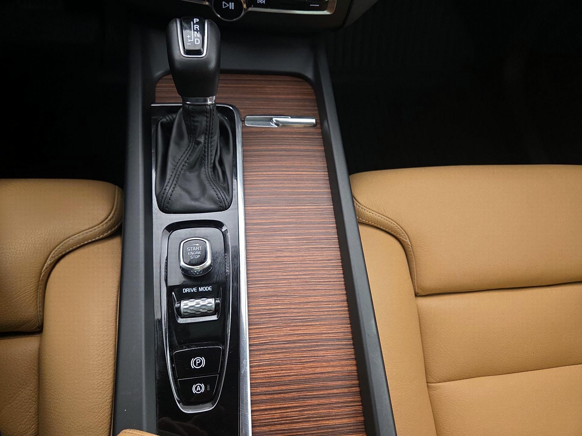 Thumbnail: 2020 Volvo XC60 - 18