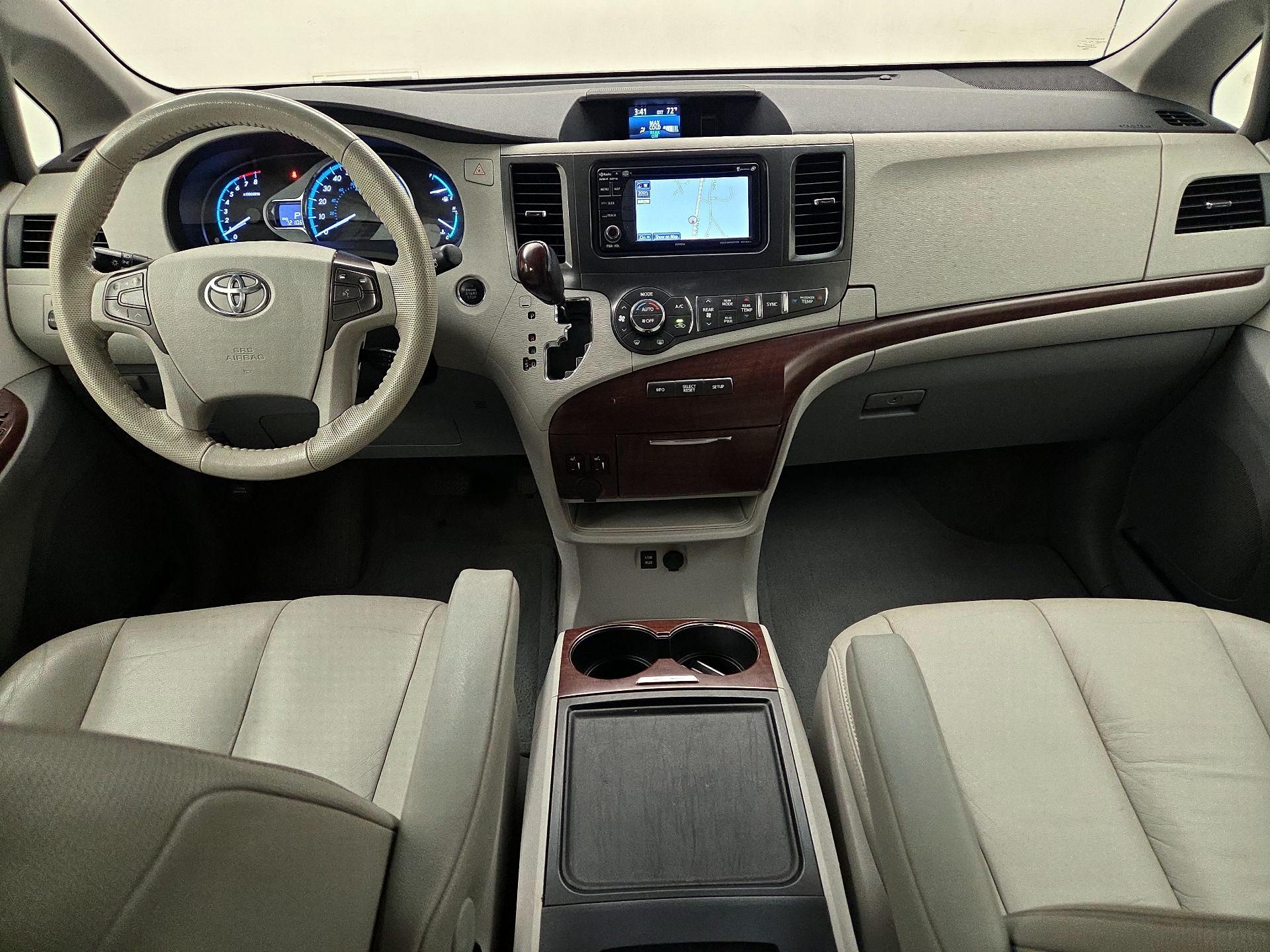 Thumbnail: 2014 Toyota Sienna - 9