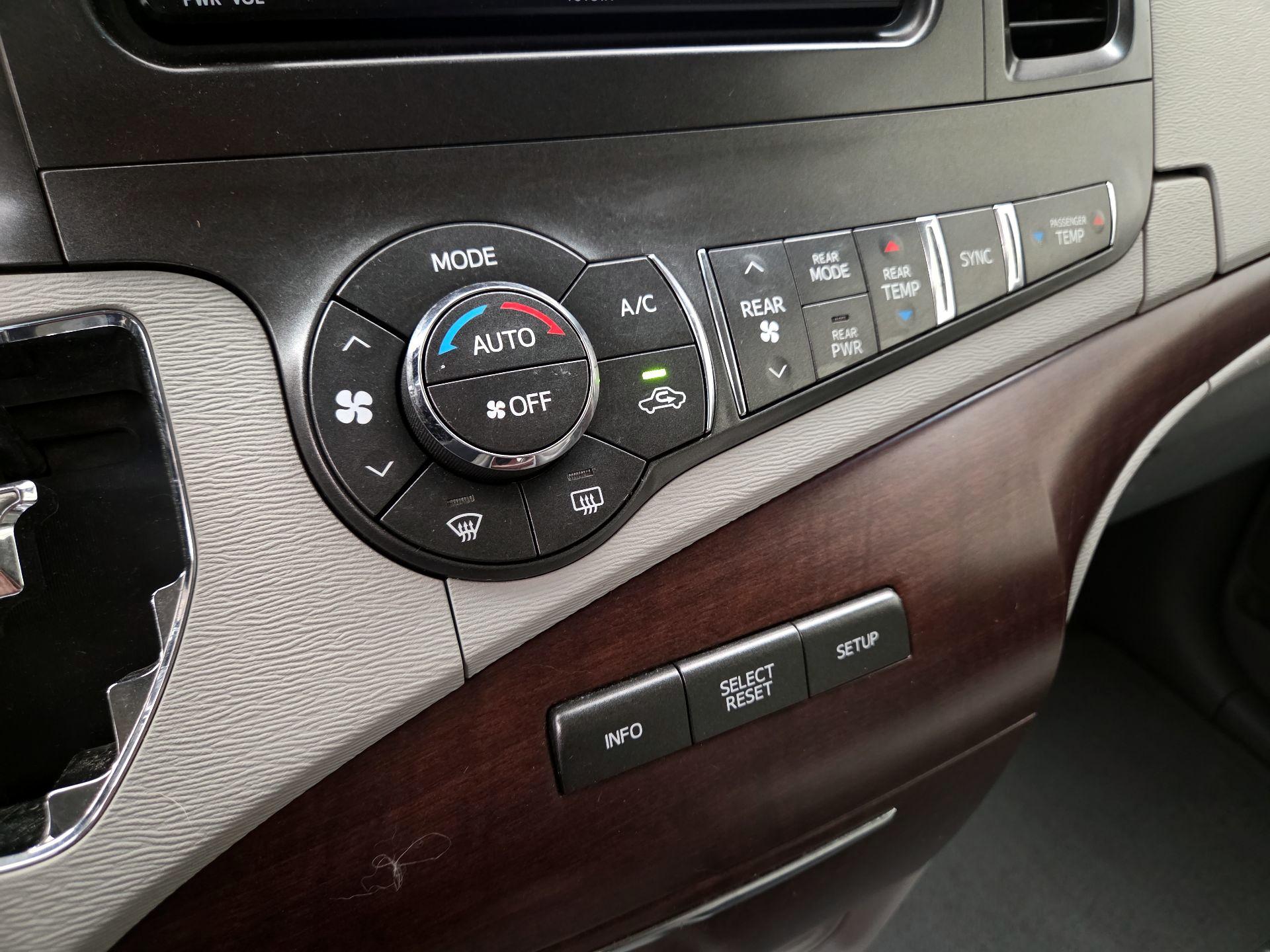 Thumbnail: 2014 Toyota Sienna - 17