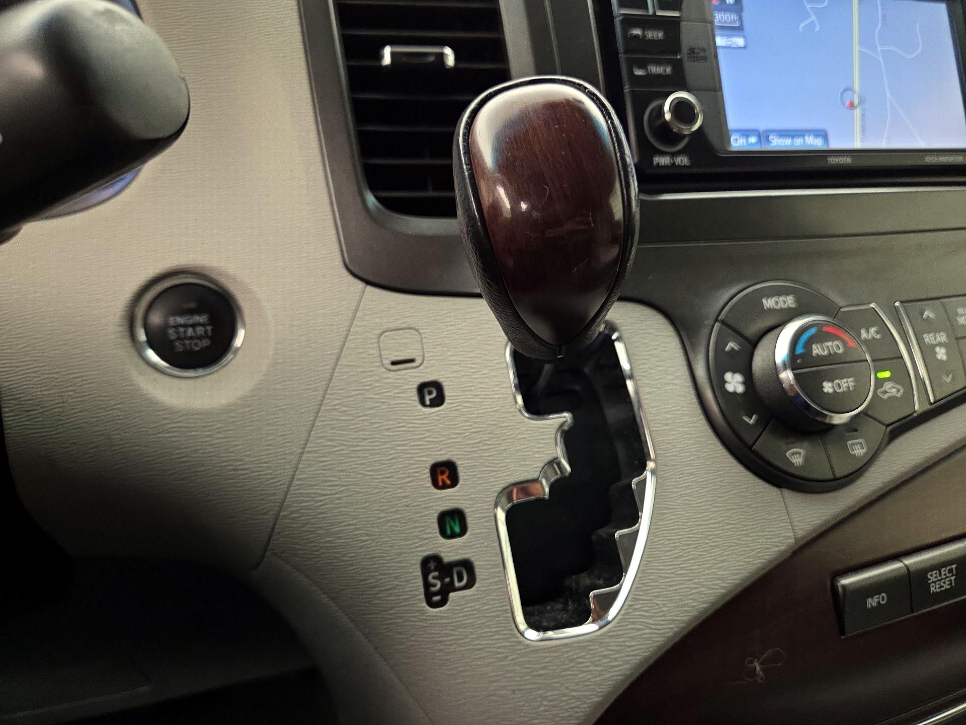 Thumbnail: 2014 Toyota Sienna - 18