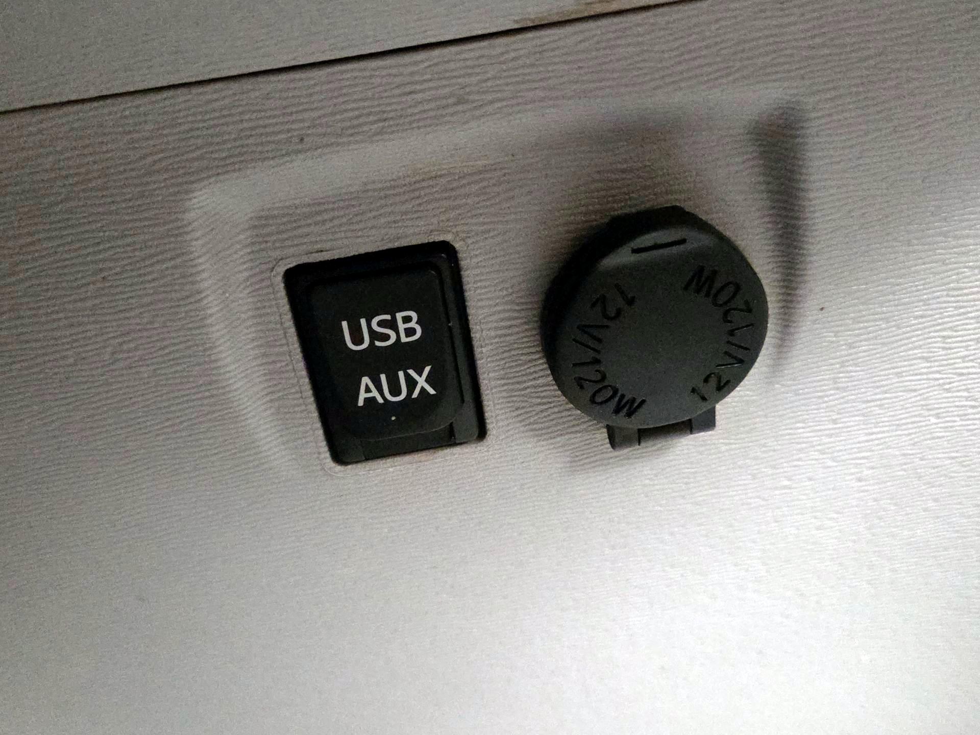 Thumbnail: 2014 Toyota Sienna - 19