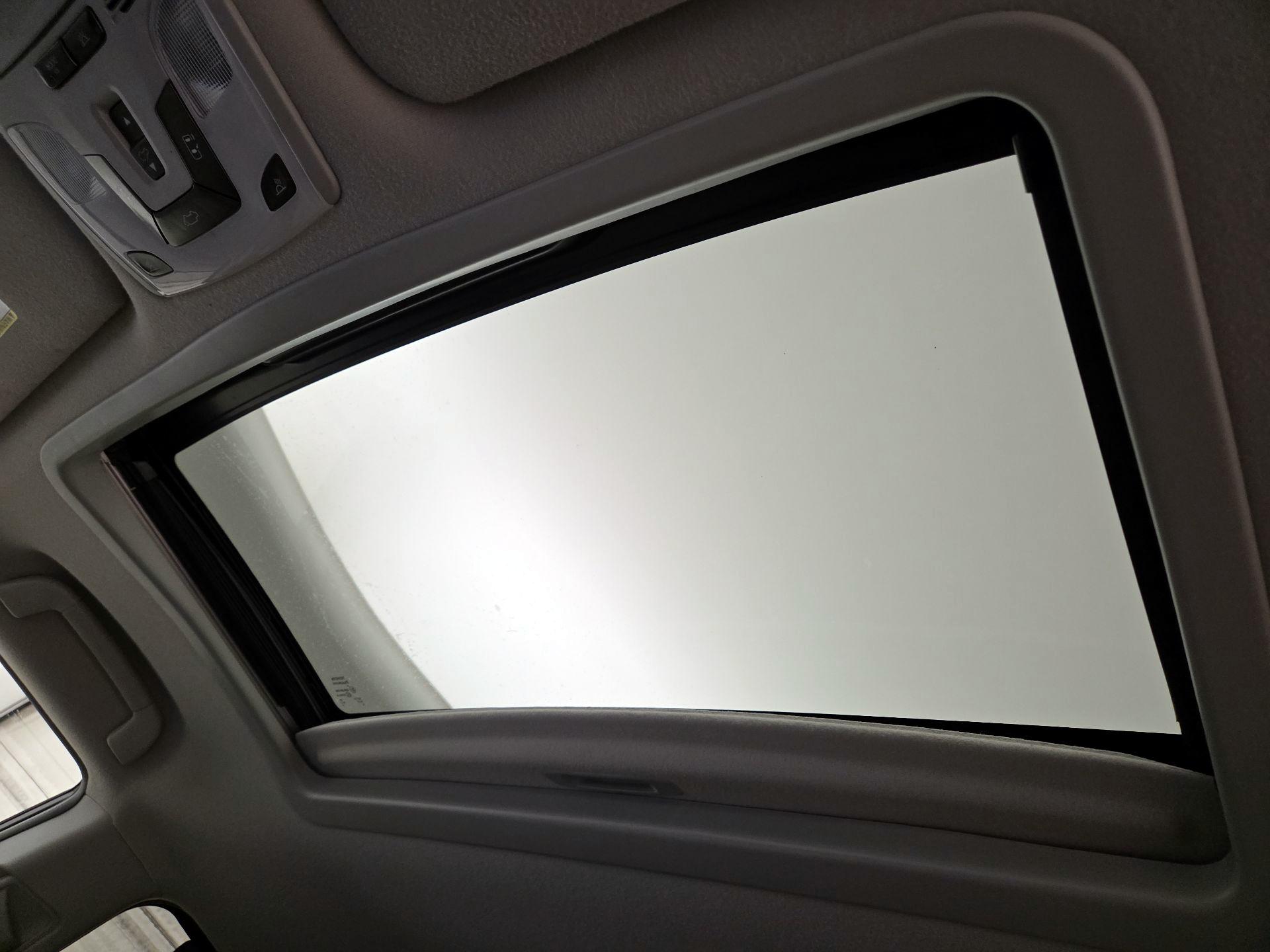 Thumbnail: 2014 Toyota Sienna - 20