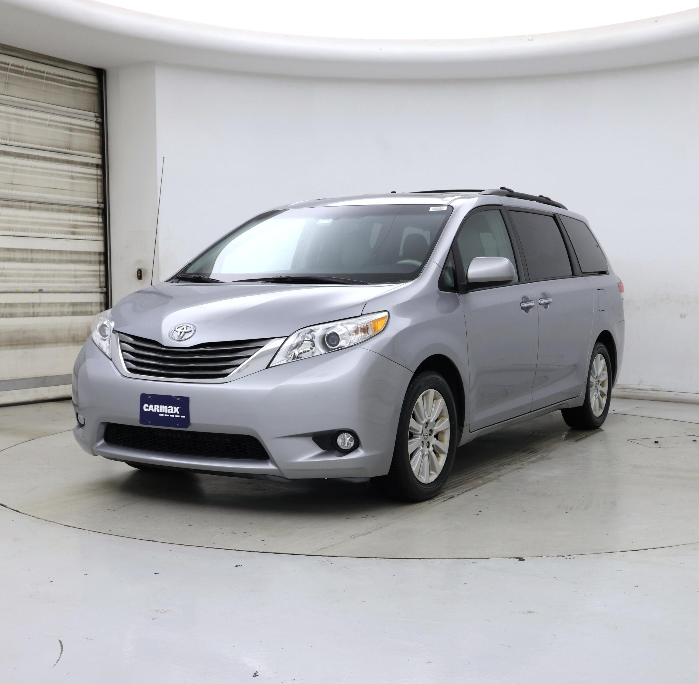 Thumbnail: 2014 Toyota Sienna - 4