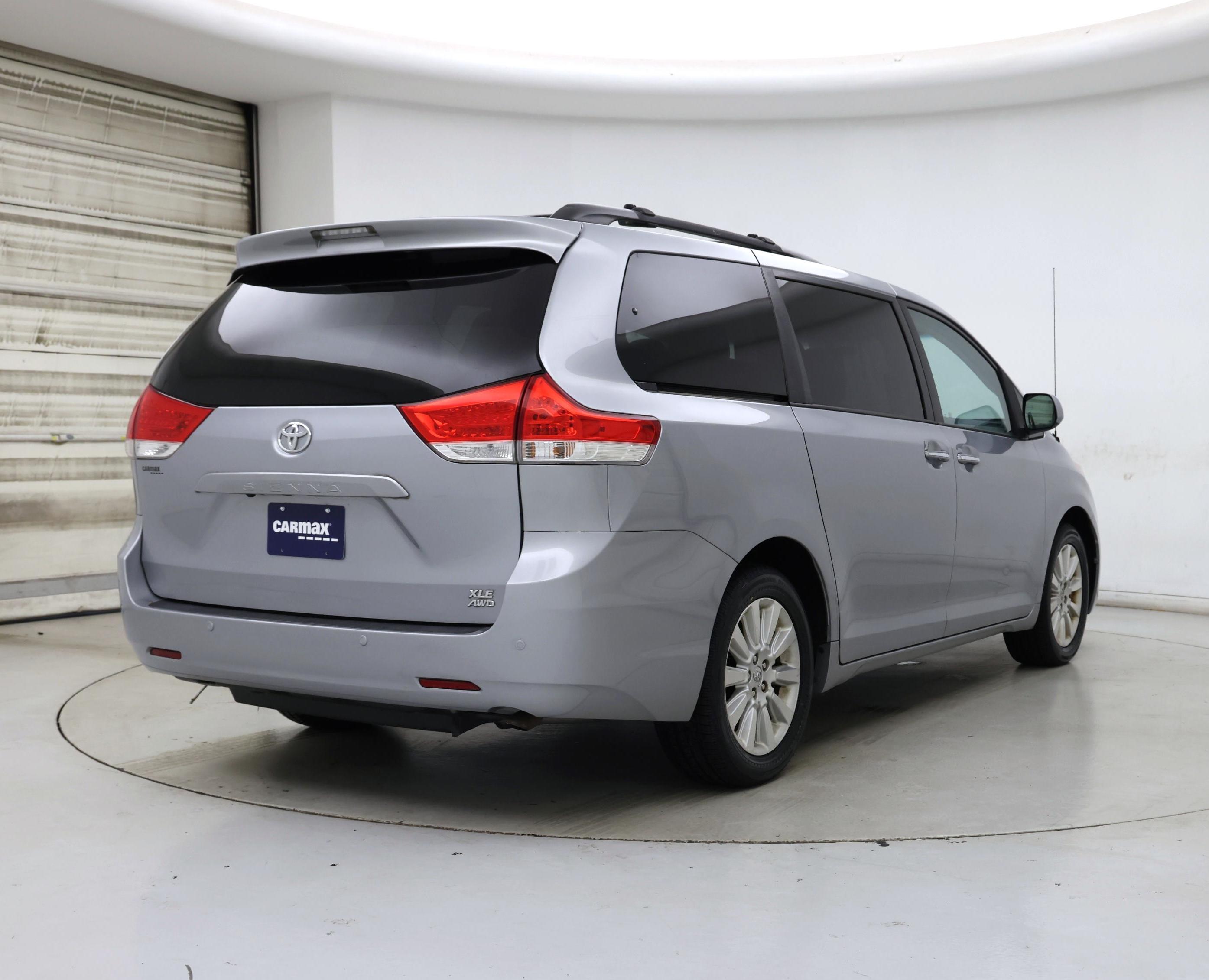 Thumbnail: 2014 Toyota Sienna - 8