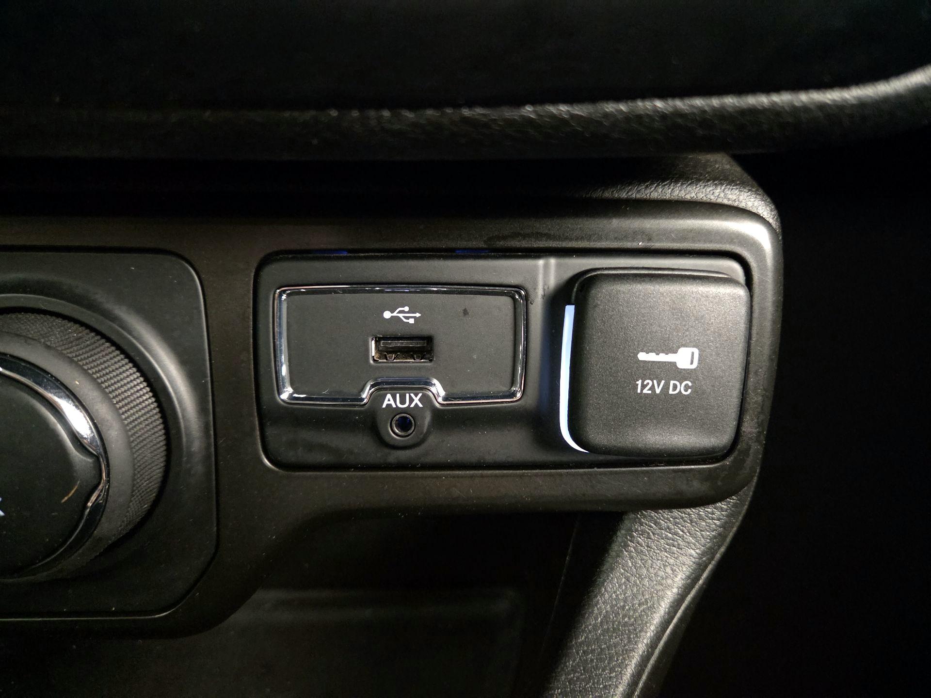 Thumbnail: 2020 Jeep Renegade - 18