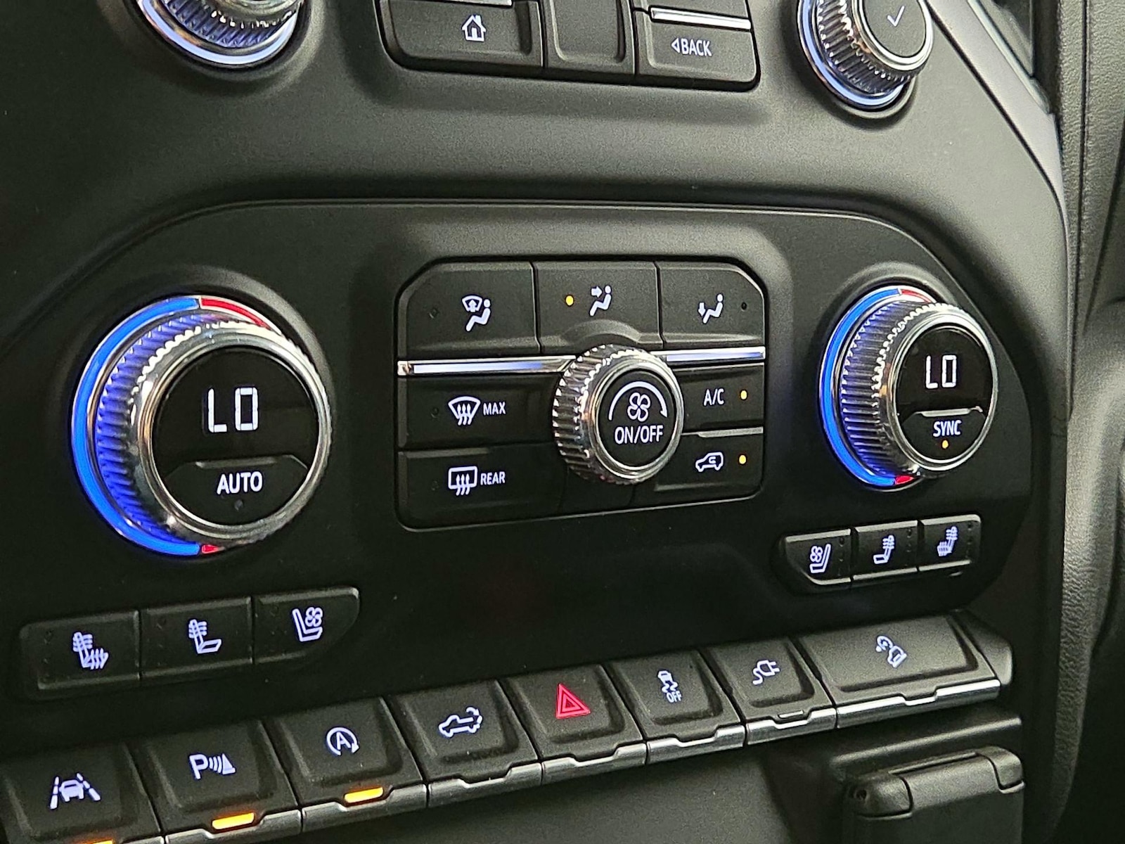 2019 GMC Sierra 1500 SLT - Photo 18
