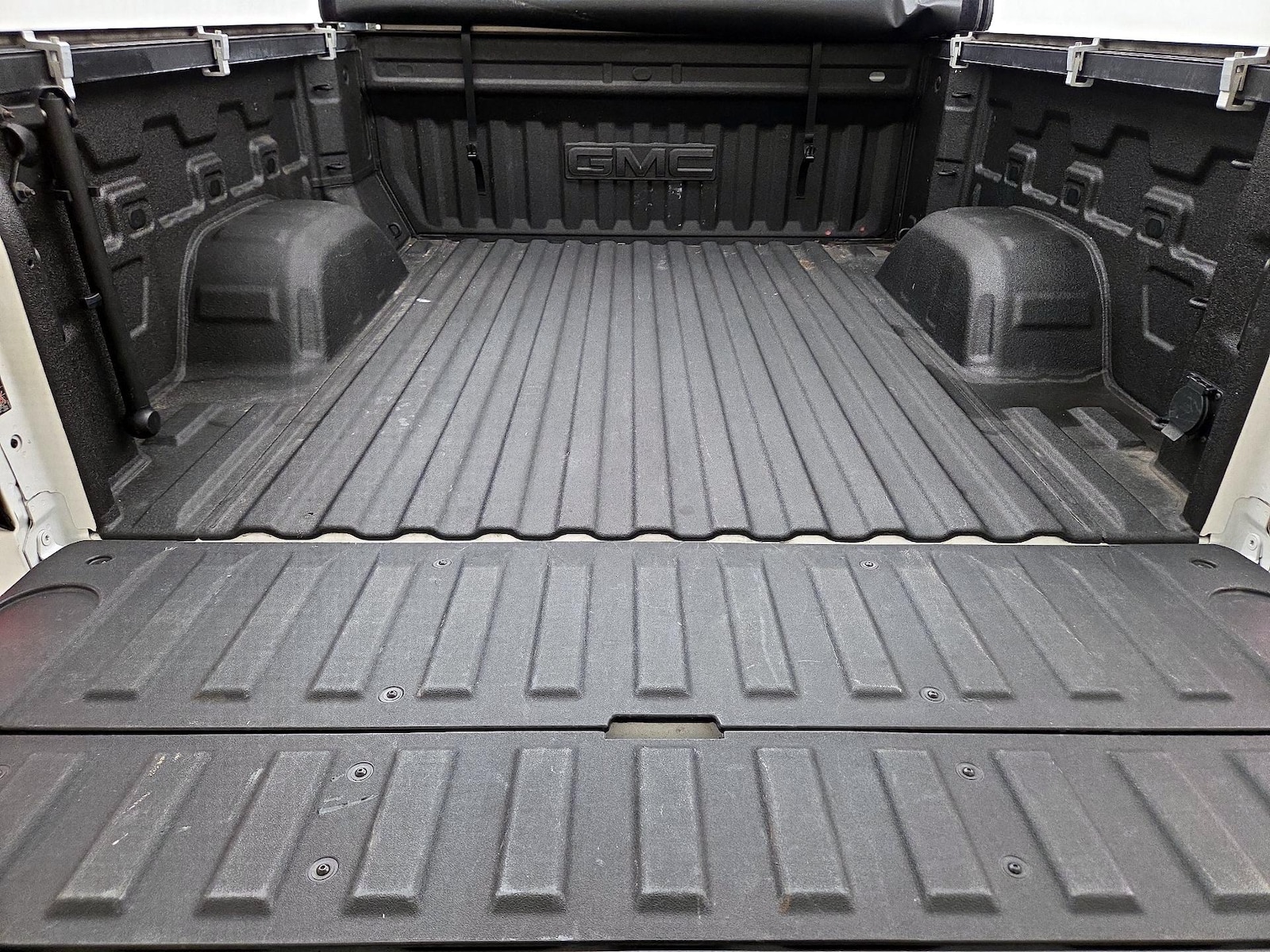 2019 GMC Sierra 1500 SLT - Photo 22