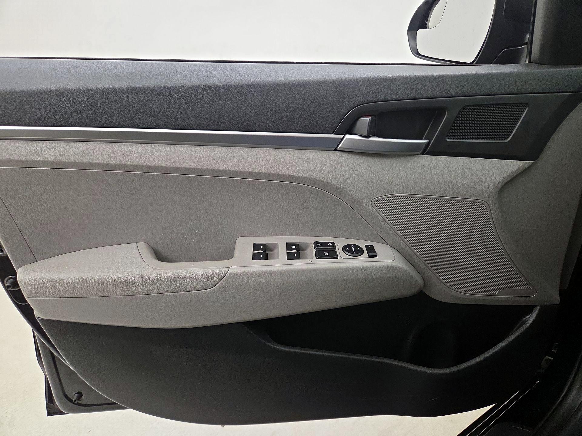 Thumbnail: 2019 Hyundai Elantra - 12