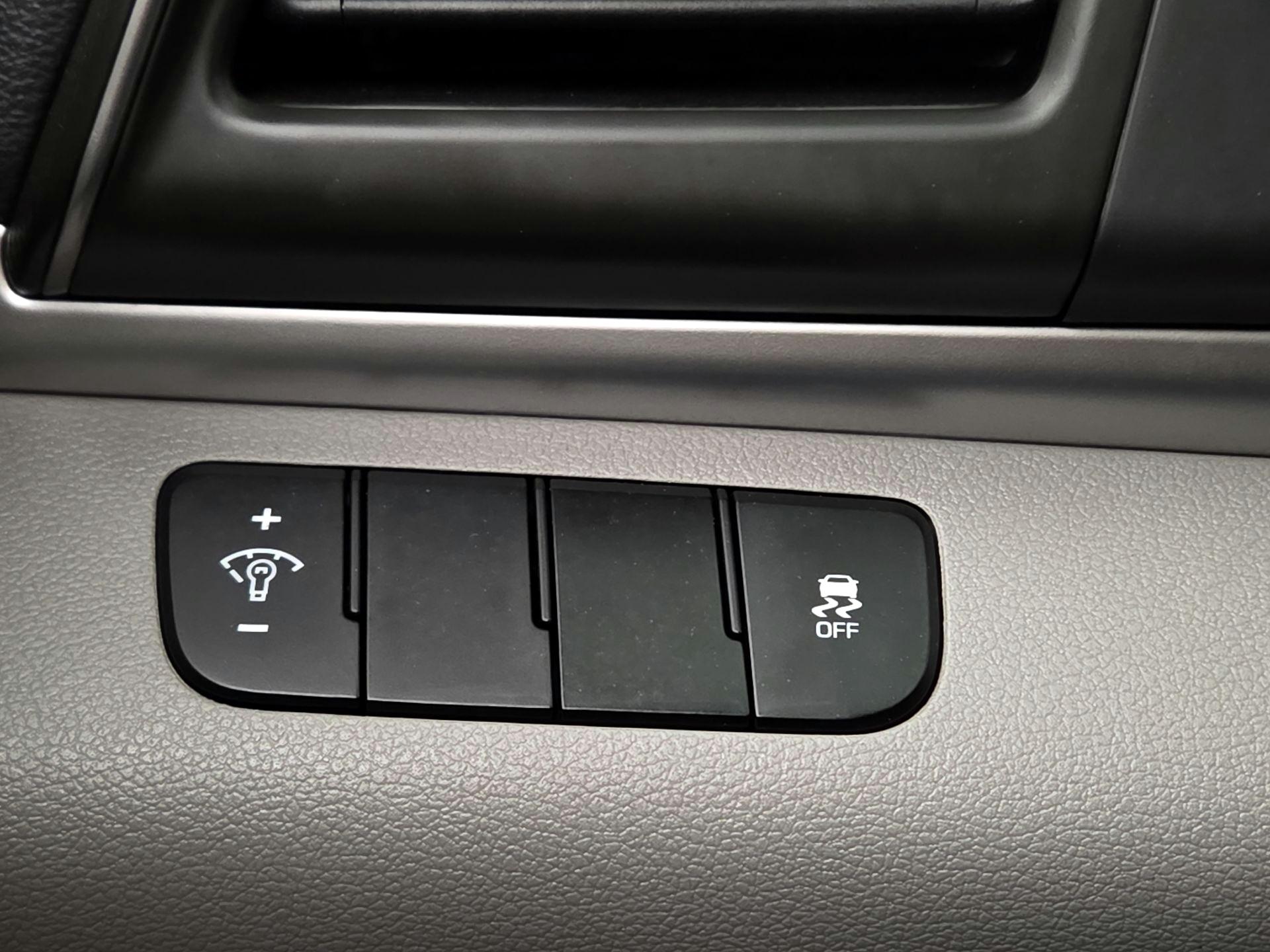 Thumbnail: 2019 Hyundai Elantra - 13
