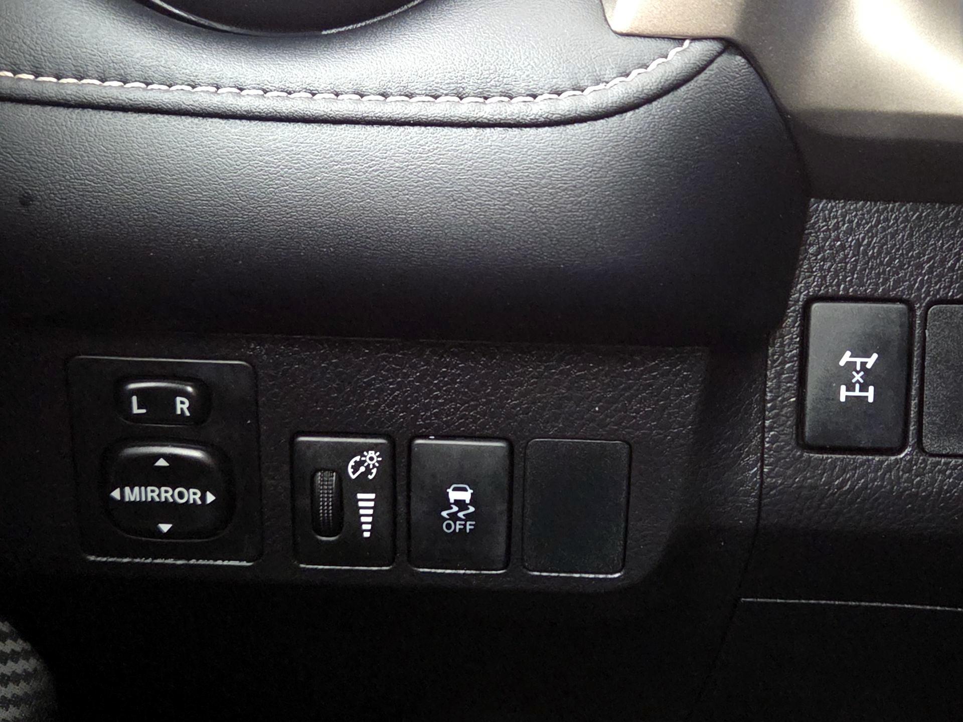 Thumbnail: 2015 Toyota RAV4 - 13