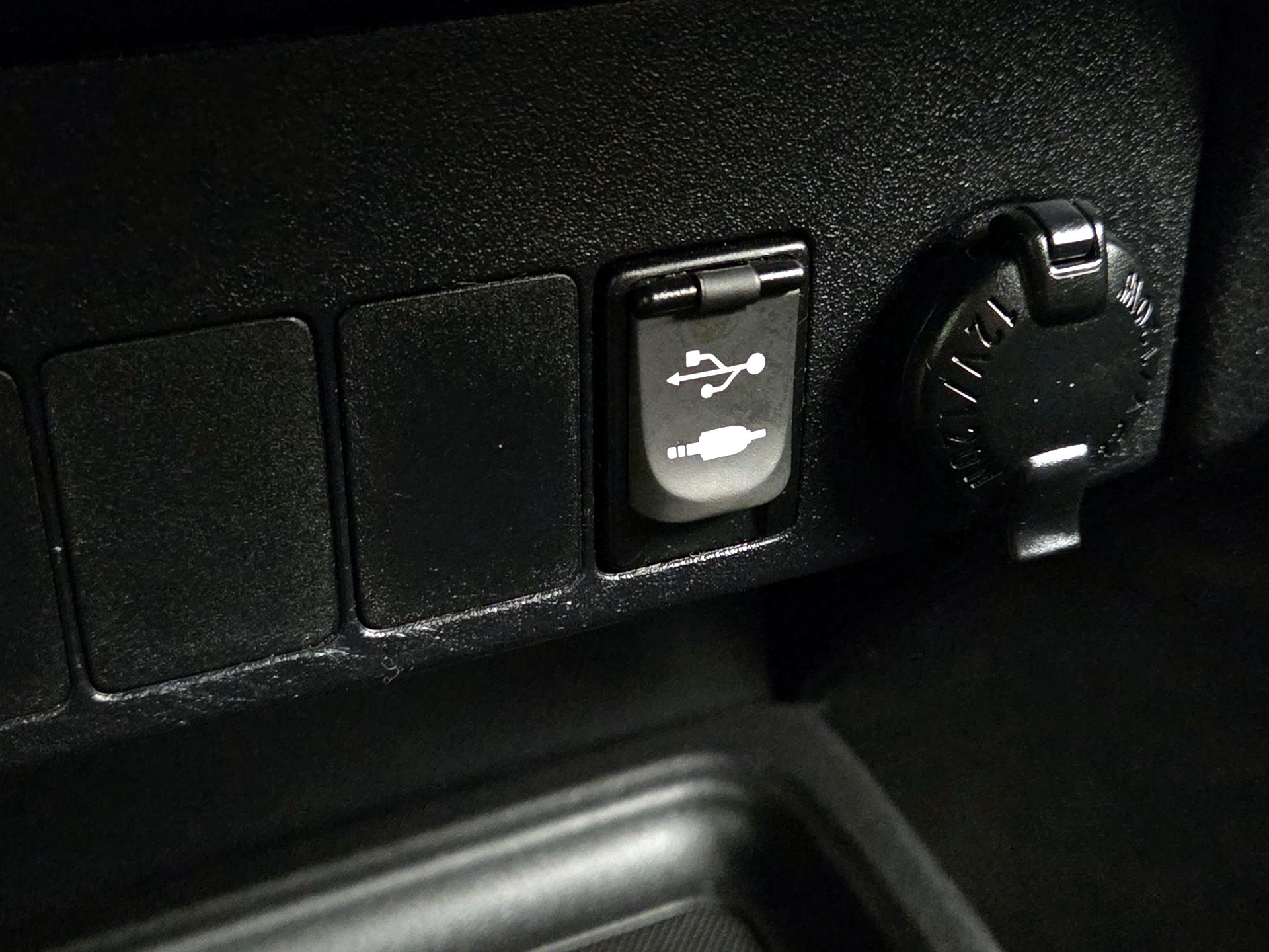Thumbnail: 2015 Toyota RAV4 - 18