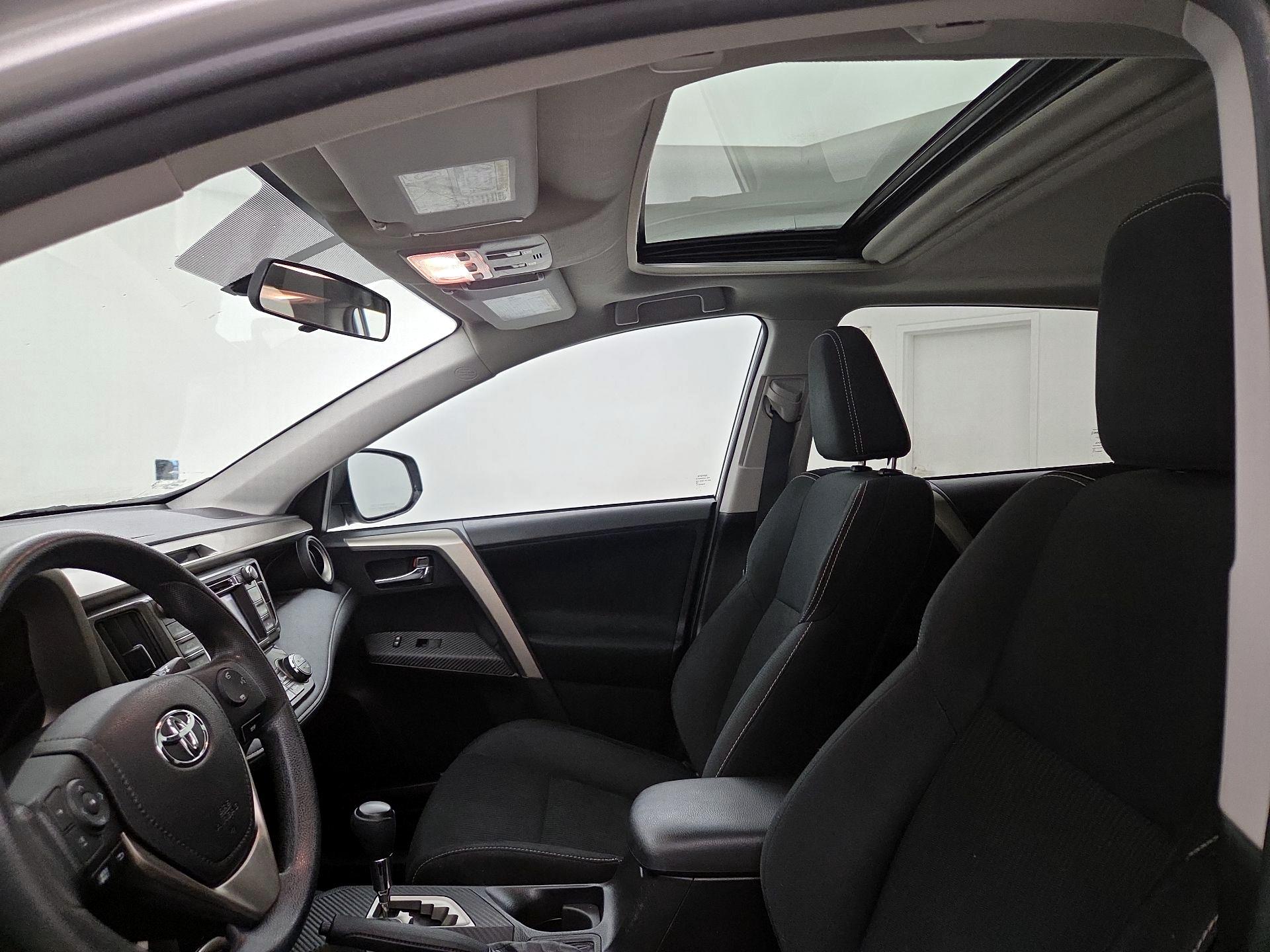 Thumbnail: 2015 Toyota RAV4 - 19
