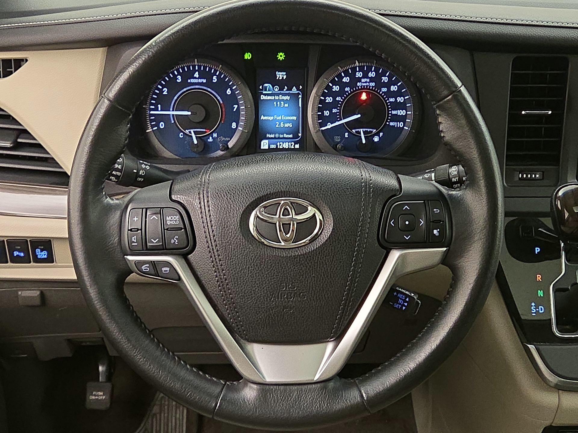 Thumbnail: 2015 Toyota Sienna - 10