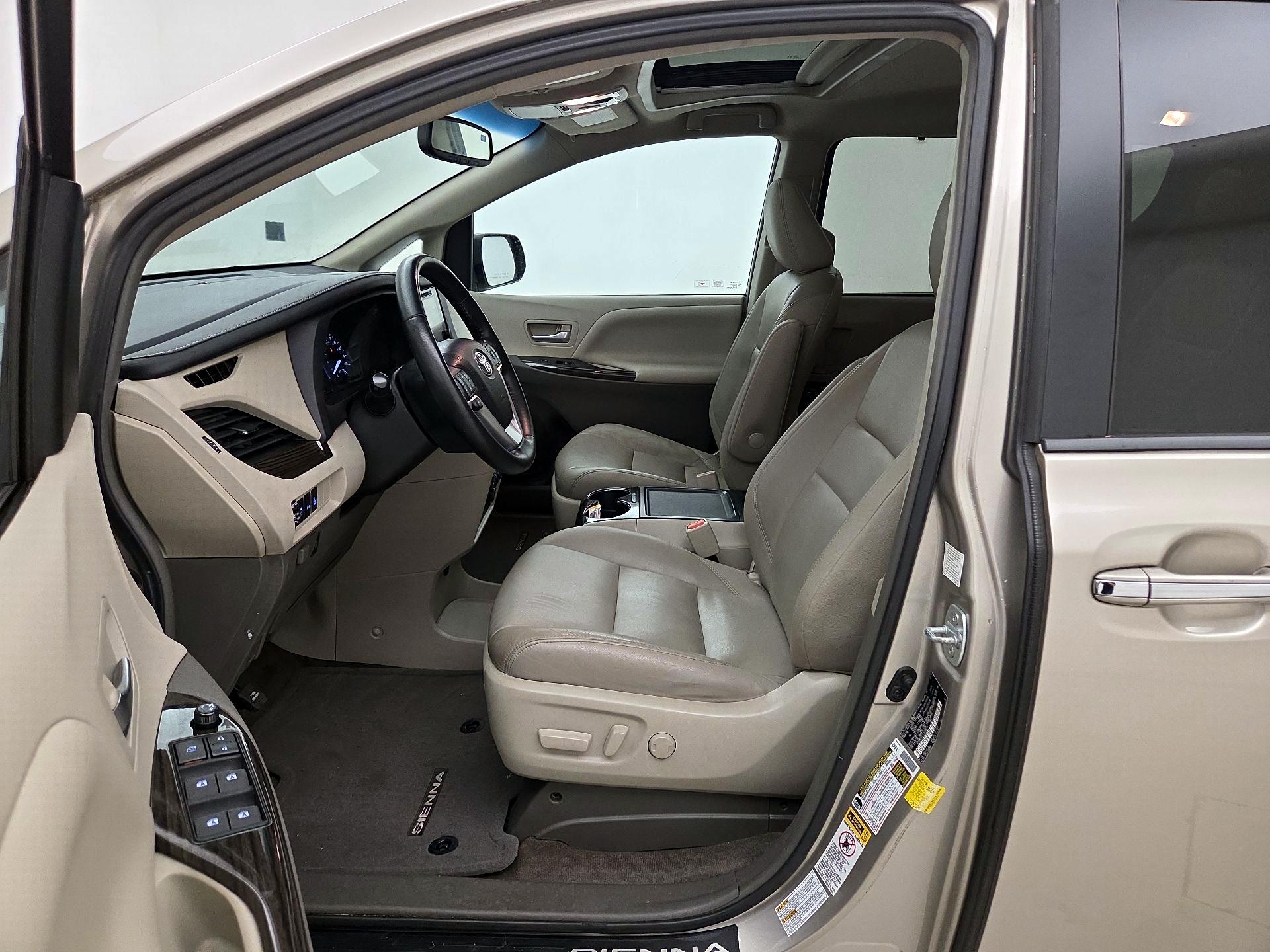 Thumbnail: 2015 Toyota Sienna - 11